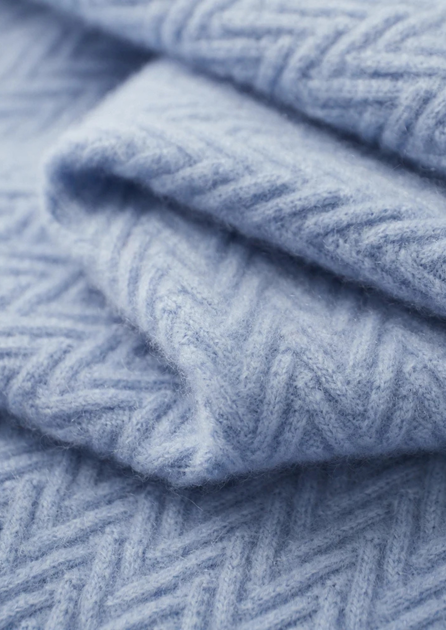 Premium Cashmere Zigzag Button Sweater | Vallentty