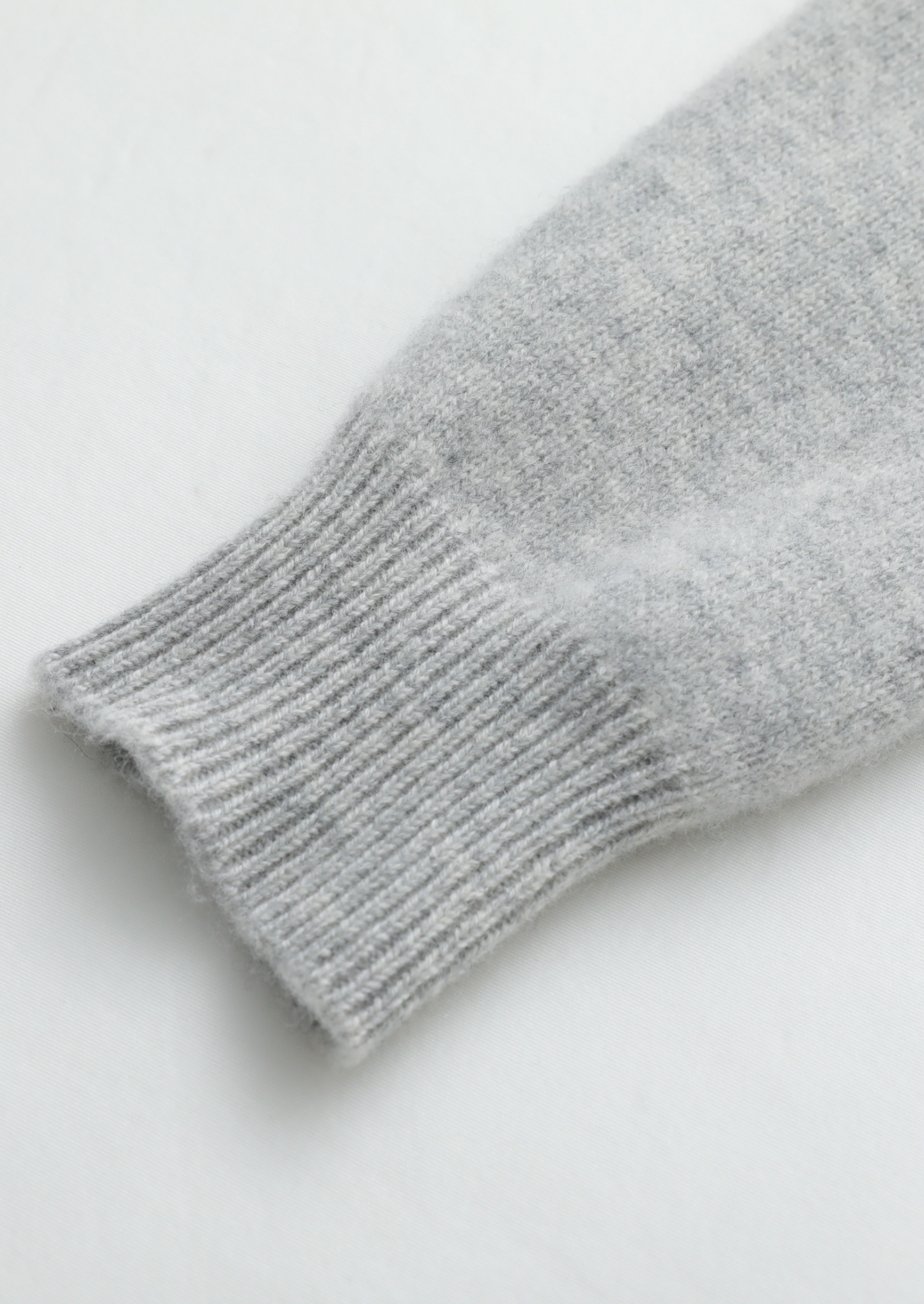 Pure Extra-Fine Merino Wool Light Gray Luzzo Set | Vallentty