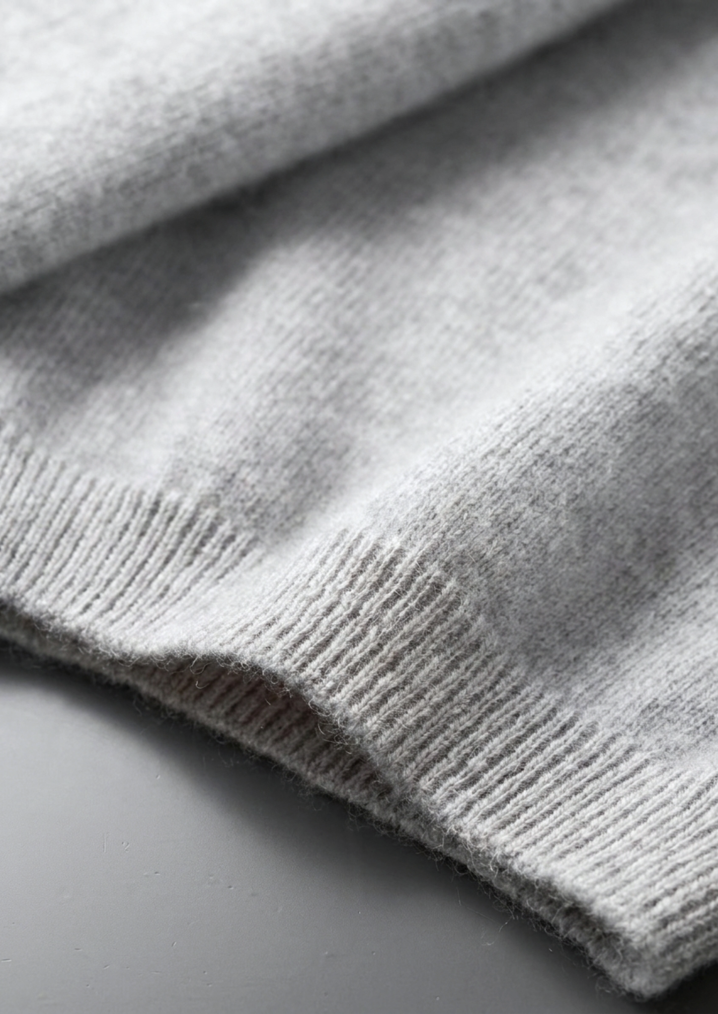 Premium Cashmere Classic Crewneck T-Shirt - Light Gray | Vallentty
