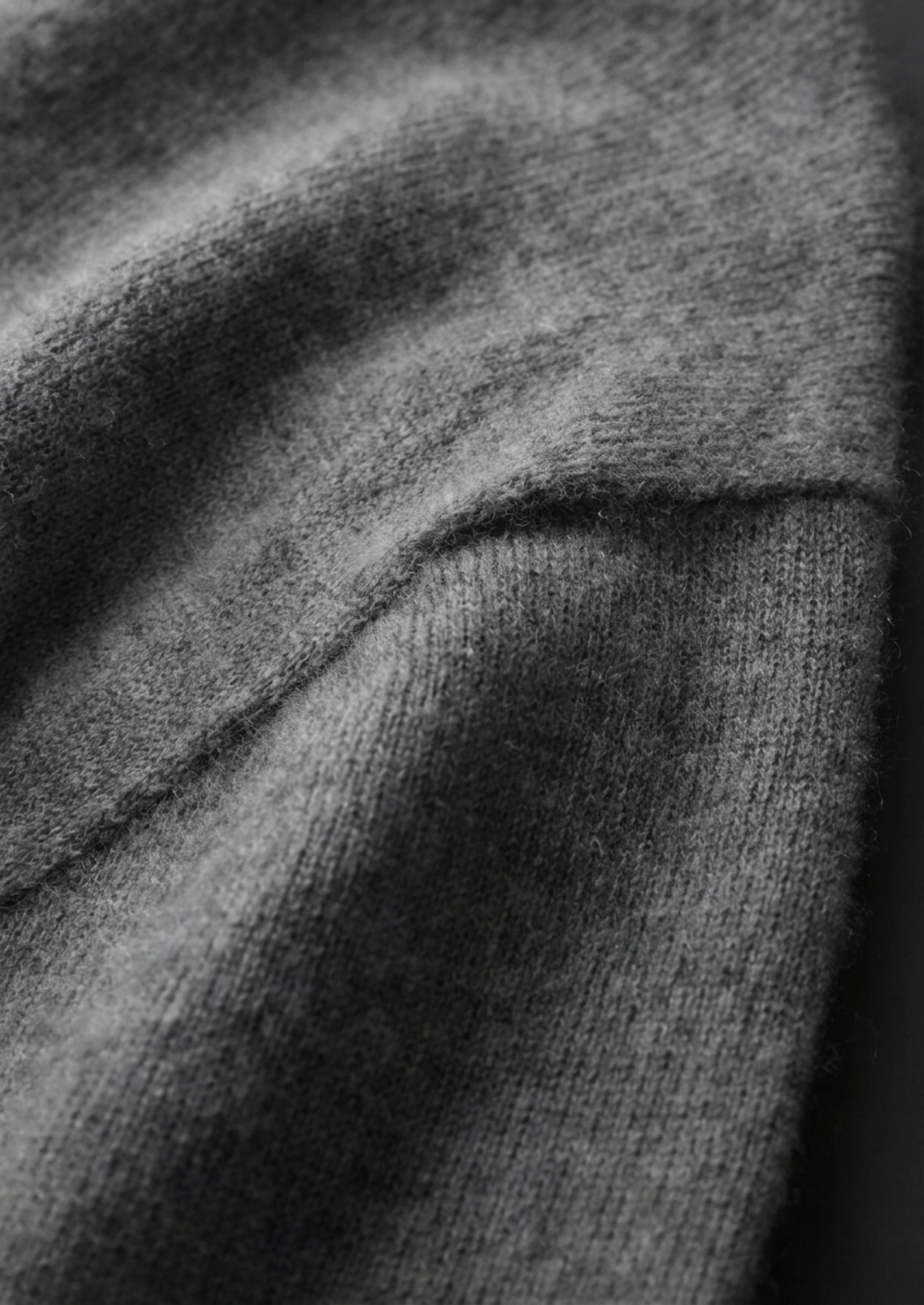 Premium Cashmere Classic Crewneck T-Shirt - Dark Gray | Vallentty