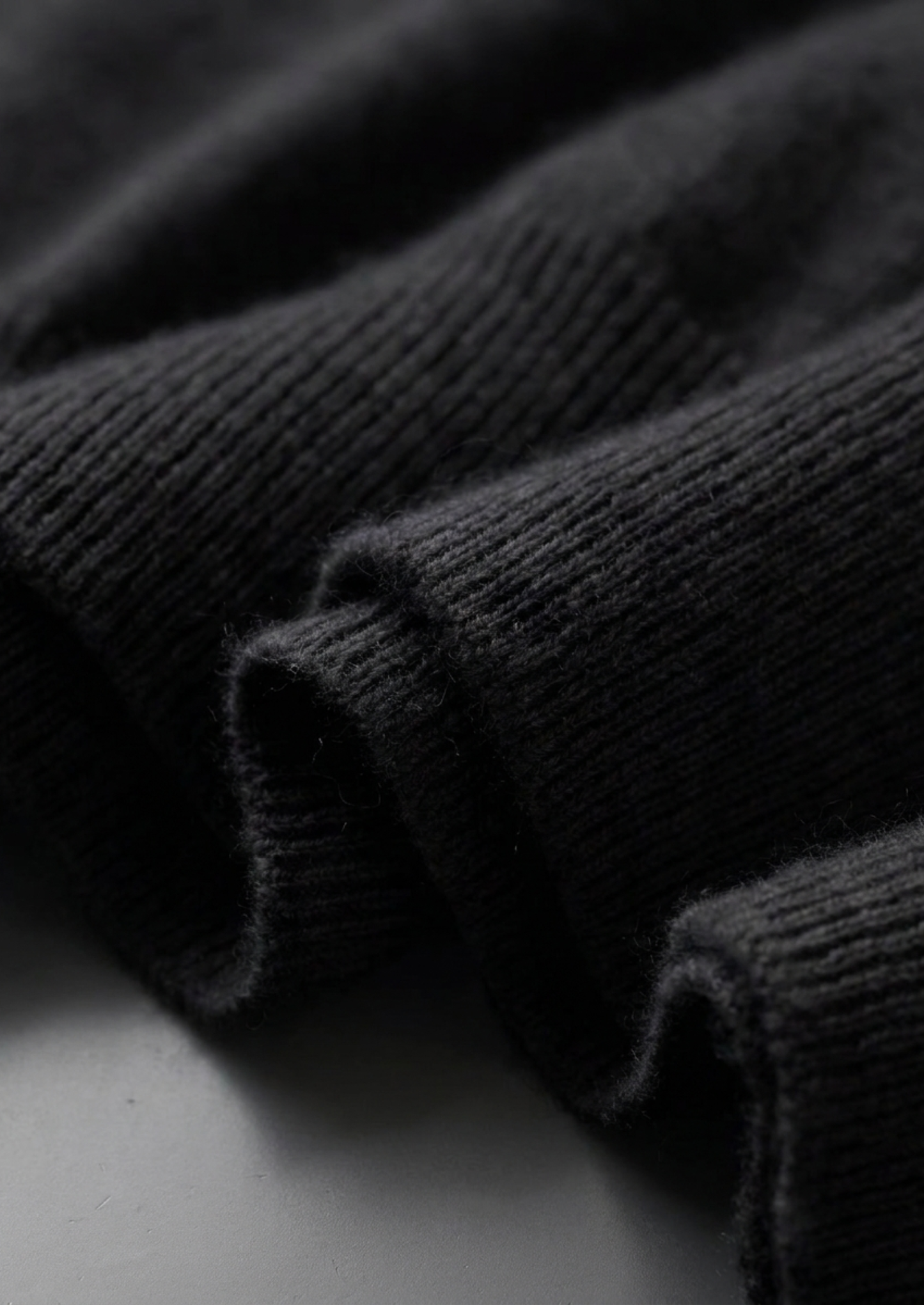 Premium Cashmere Classic Crewneck T-Shirt - Black | Vallentty