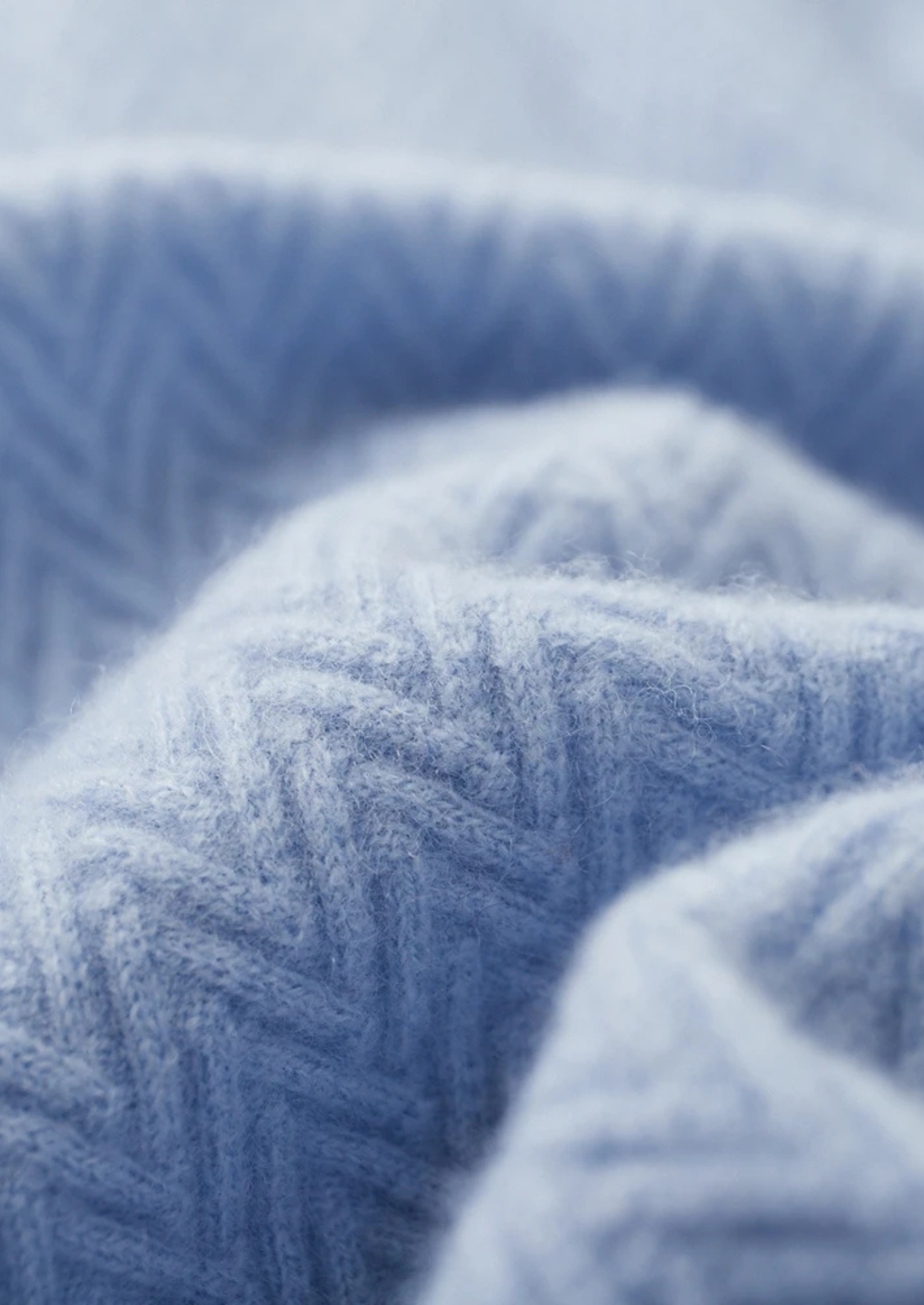 Premium Cashmere Zigzag Button Sweater | Vallentty