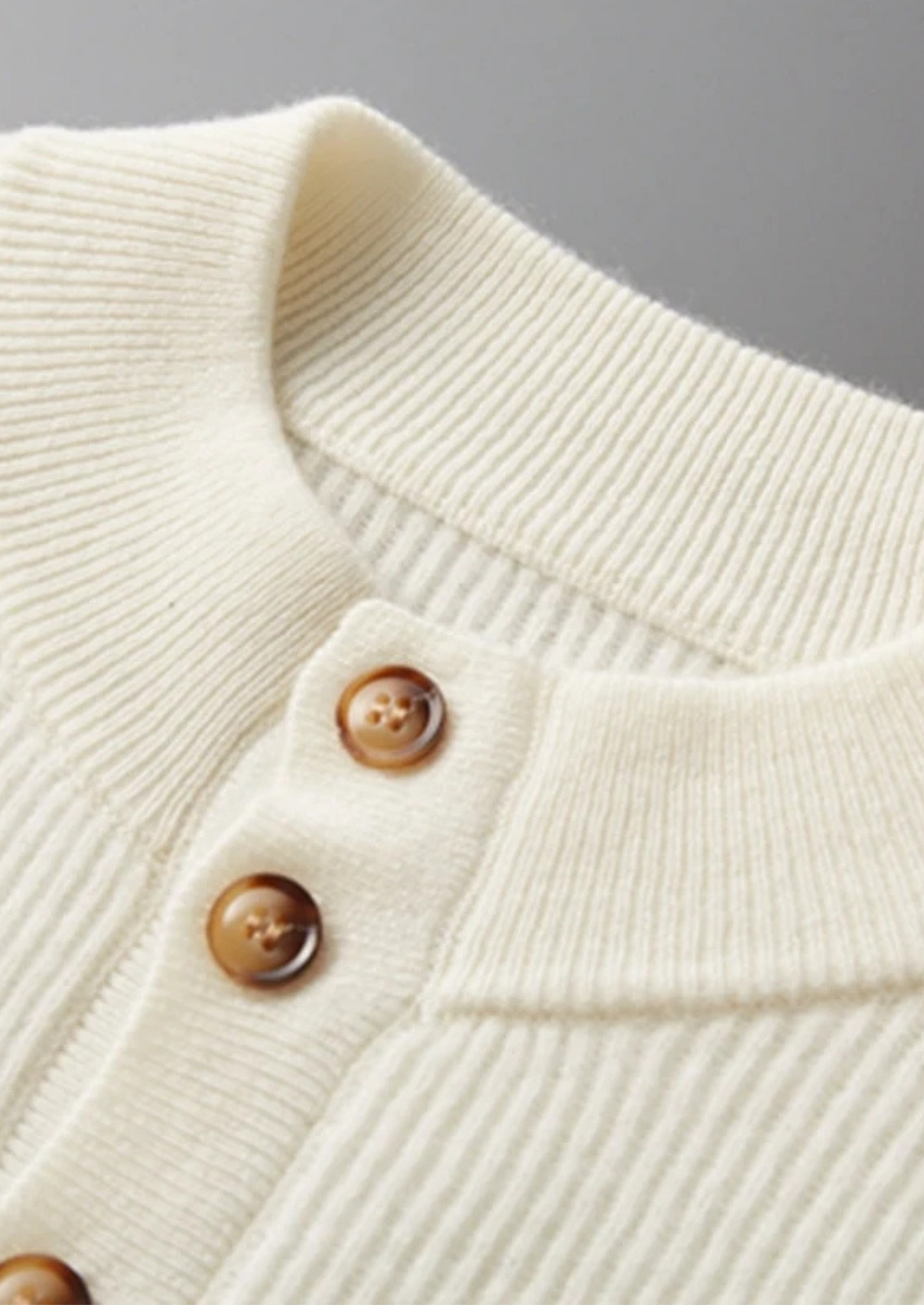 Premium Cashmere Classic Ribbed Henley Sweater | Vallentty