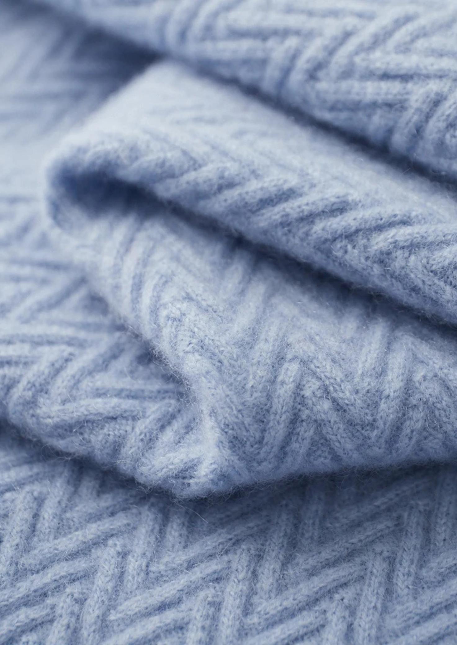 Premium Cashmere Zigzag Button Sweater | Vallentty