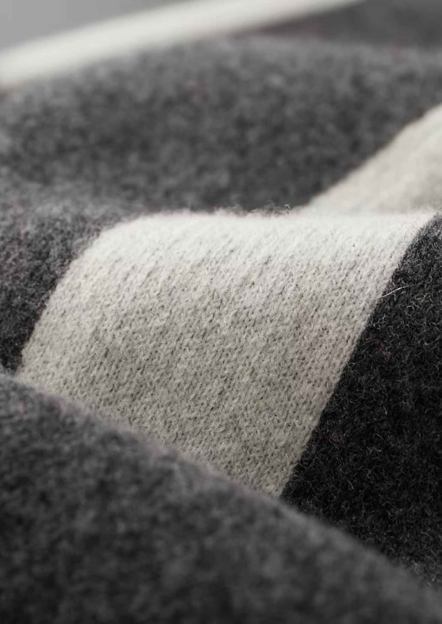 Pure Extra-Fine Merino Wool Wide Leisure Trousers | Vallentty