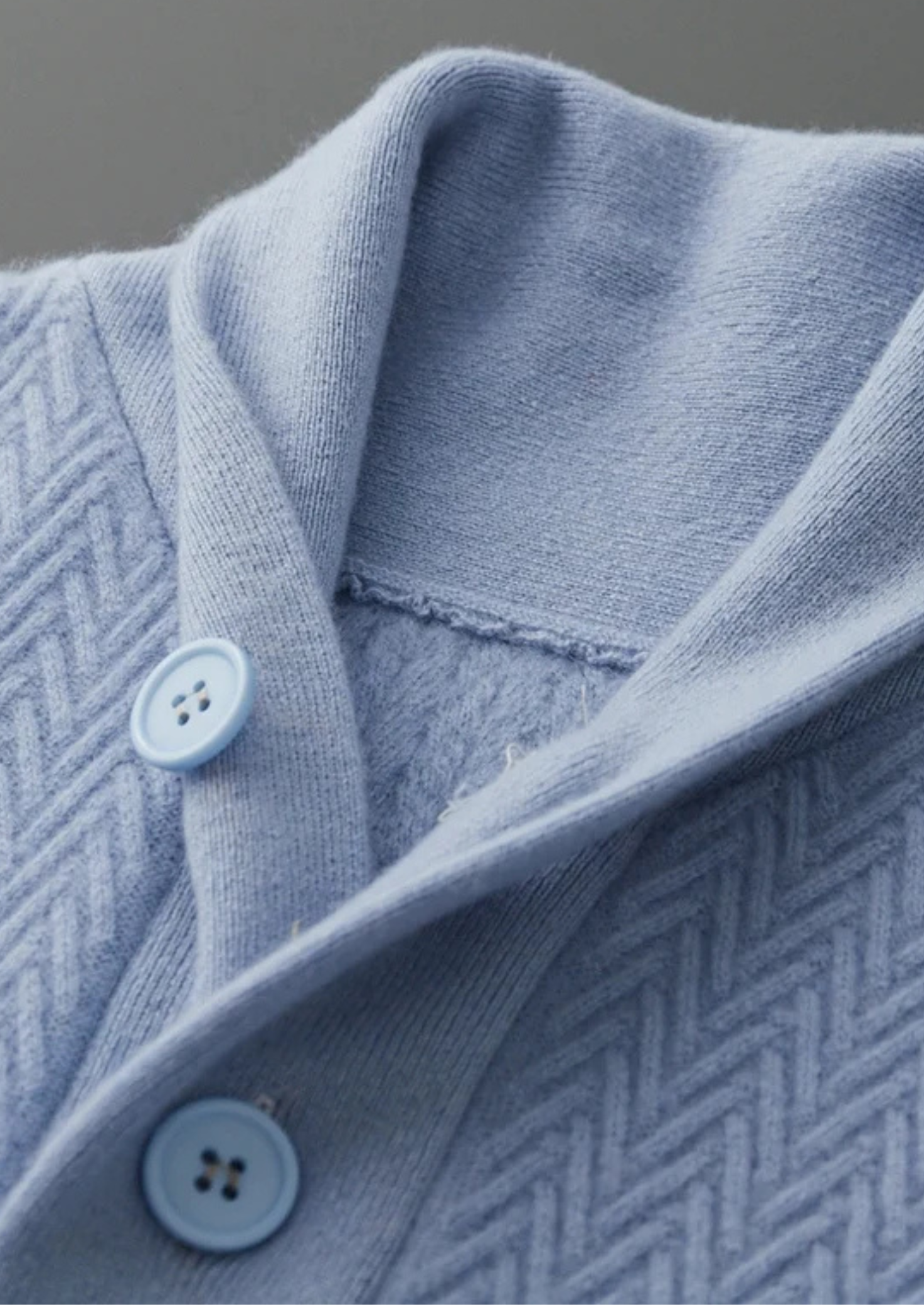 Premium Cashmere Zigzag Button Sweater | Vallentty