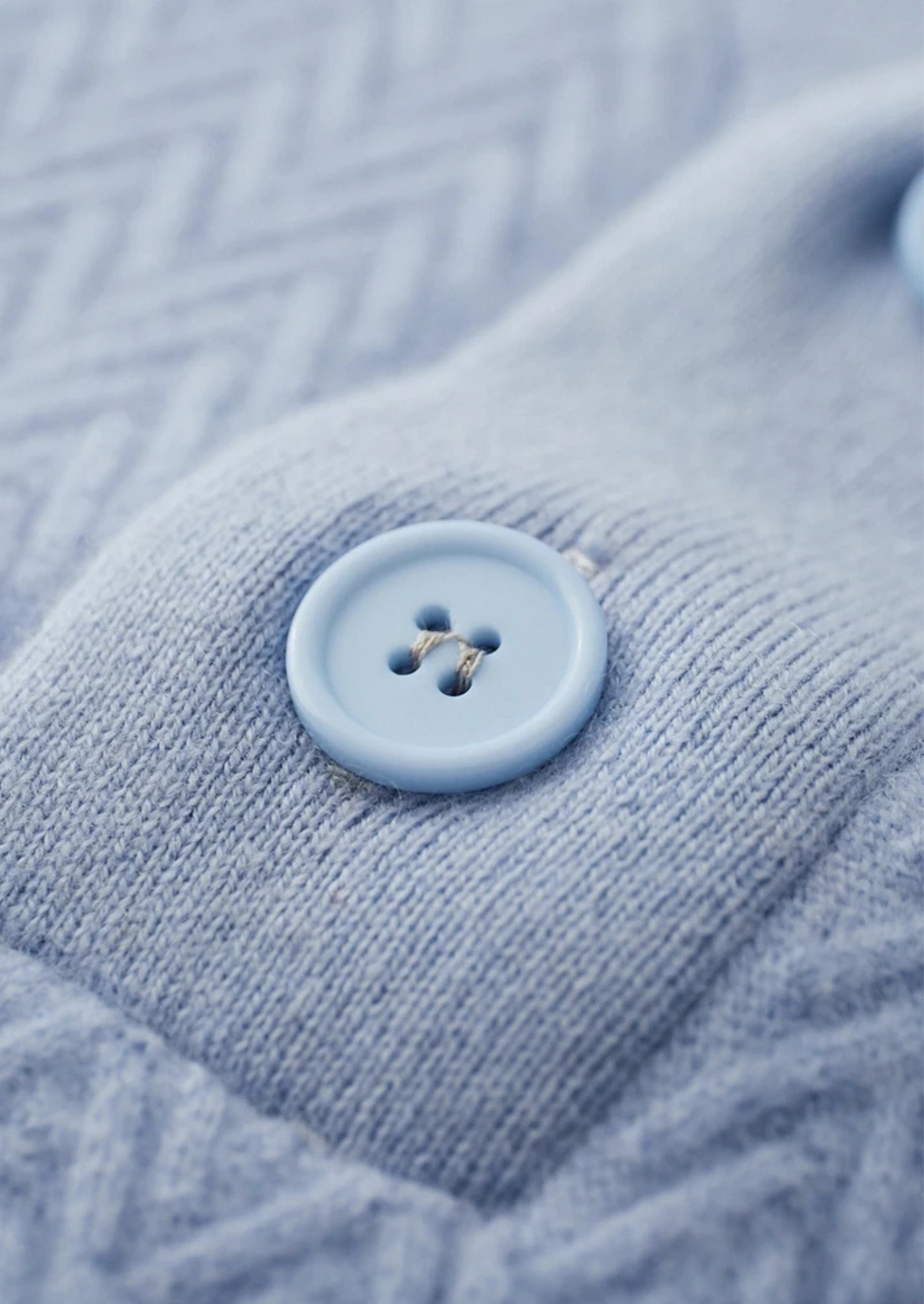 Premium Cashmere Zigzag Button Sweater | Vallentty
