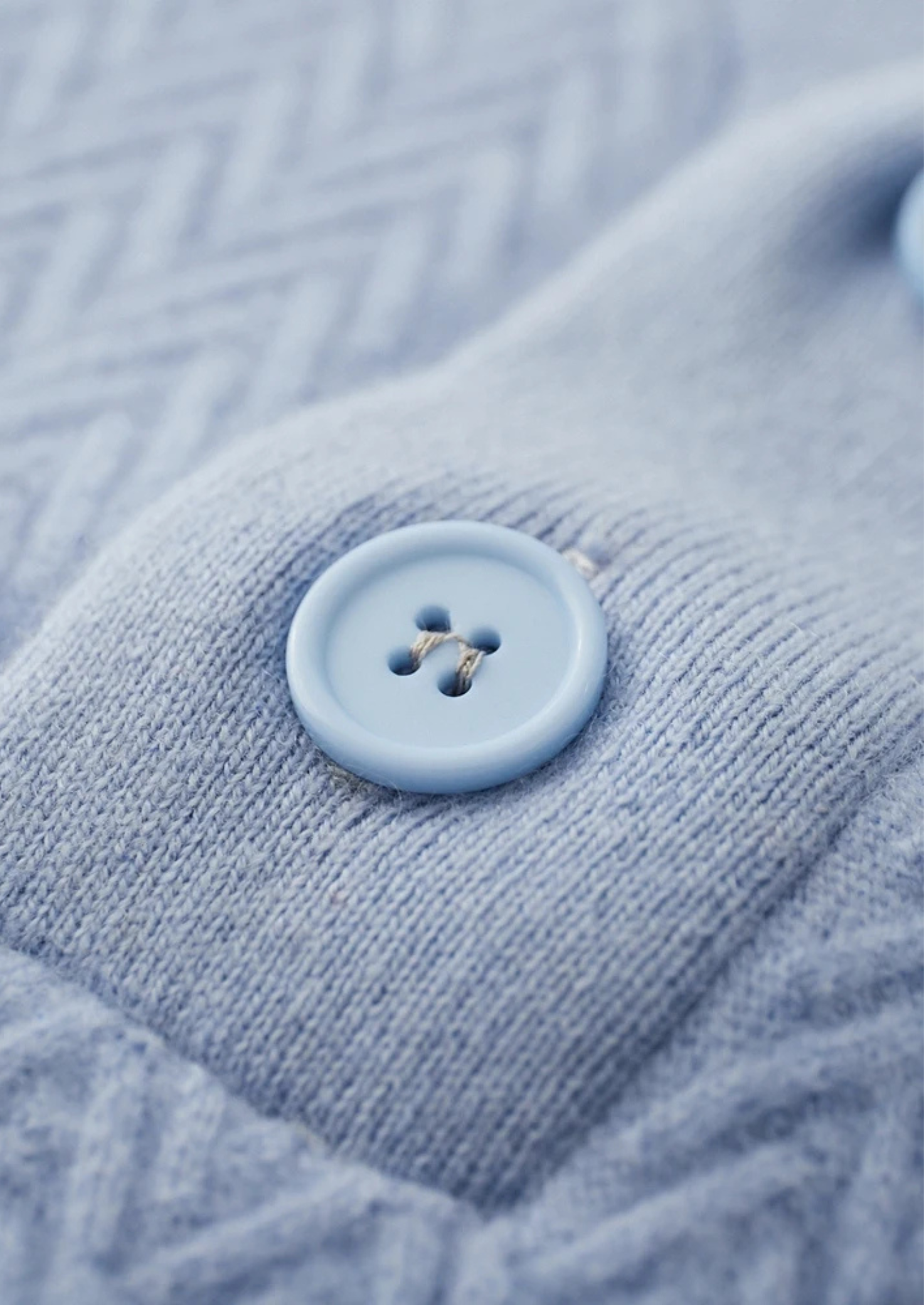 Premium Cashmere Zigzag Button Sweater | Vallentty
