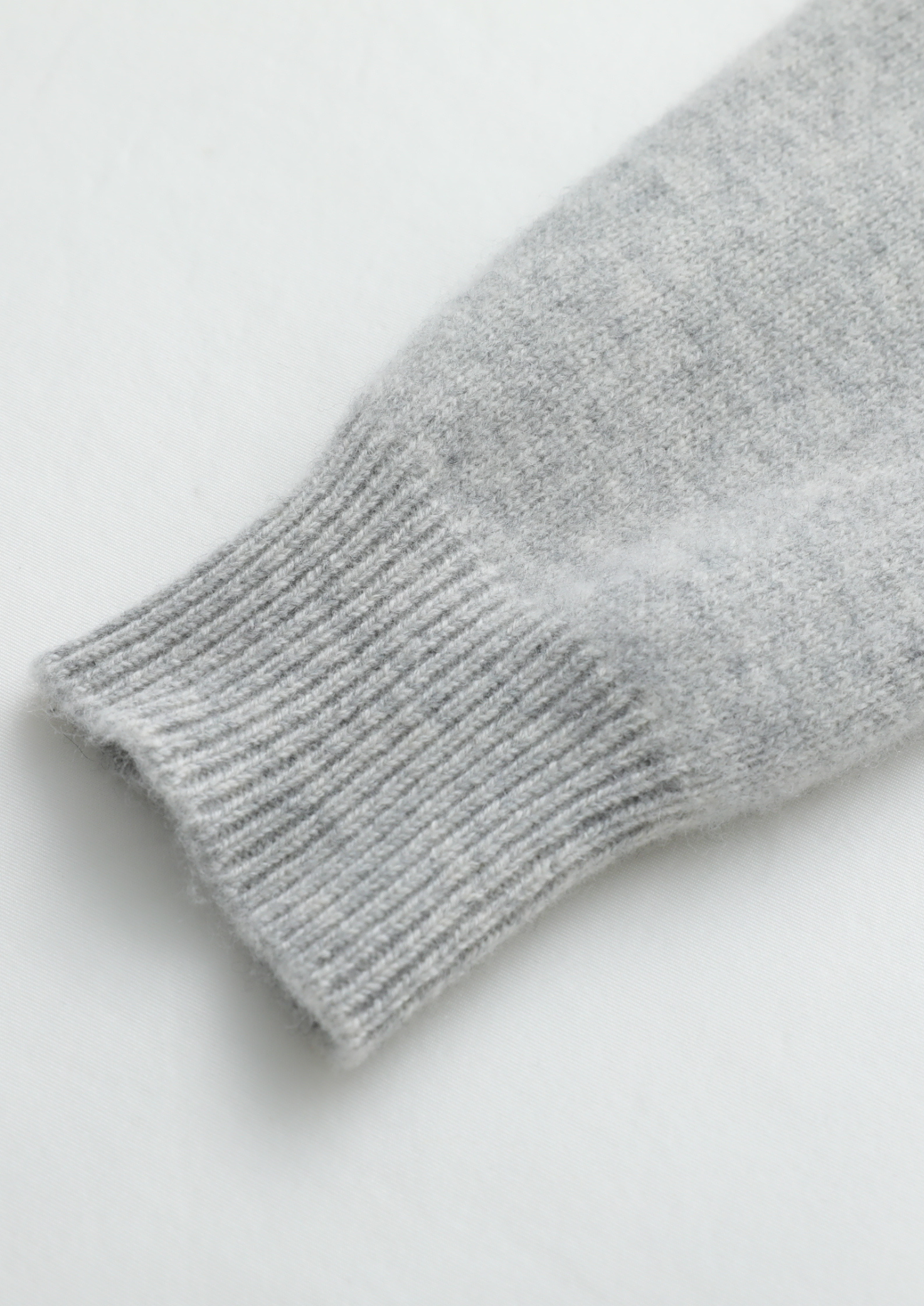 Pure Extra-Fine Merino Wool Light Gray Luzzo Set | Vallentty