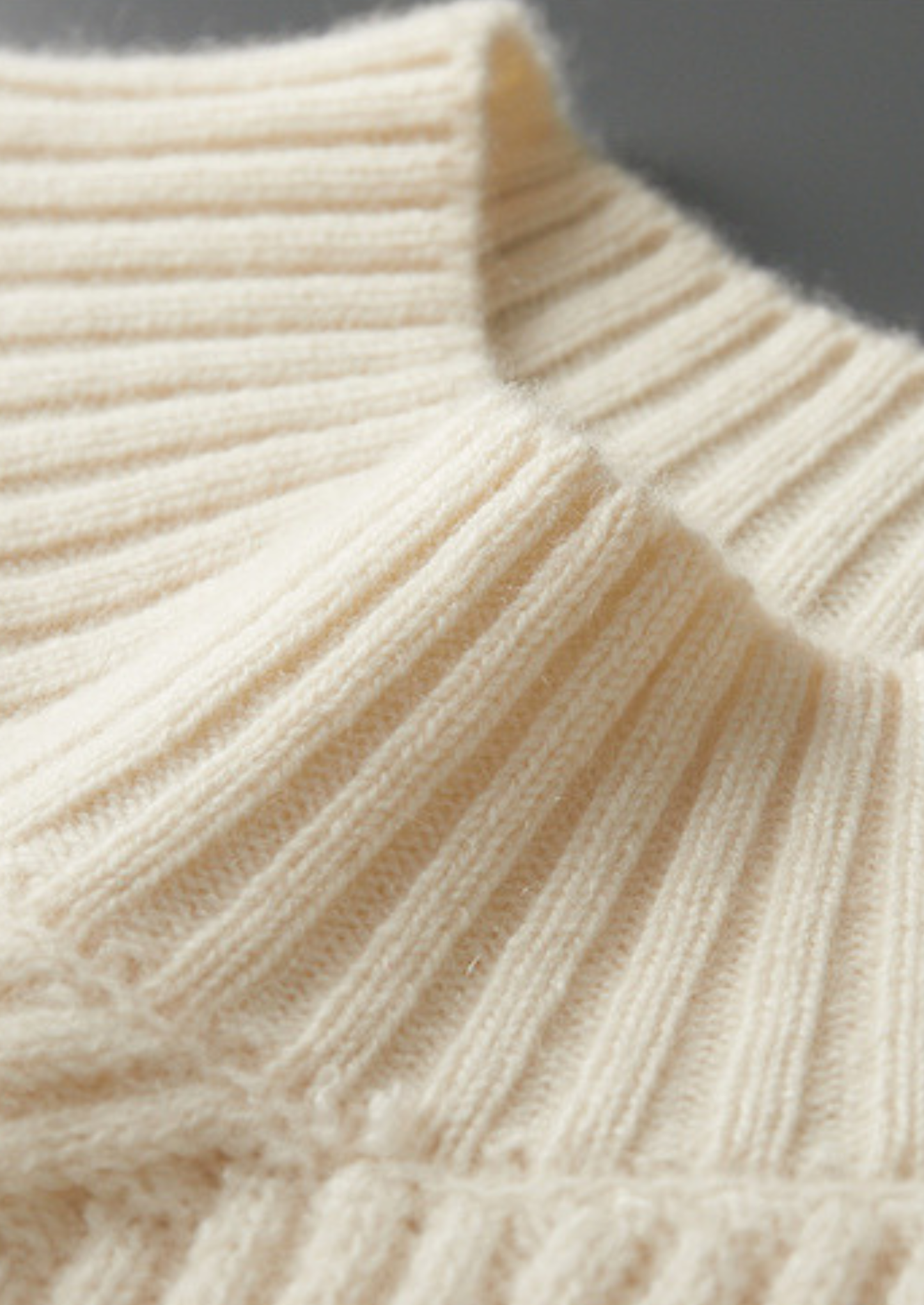Pure Cashmere Ivory Patterned Mockneck | Vallentty