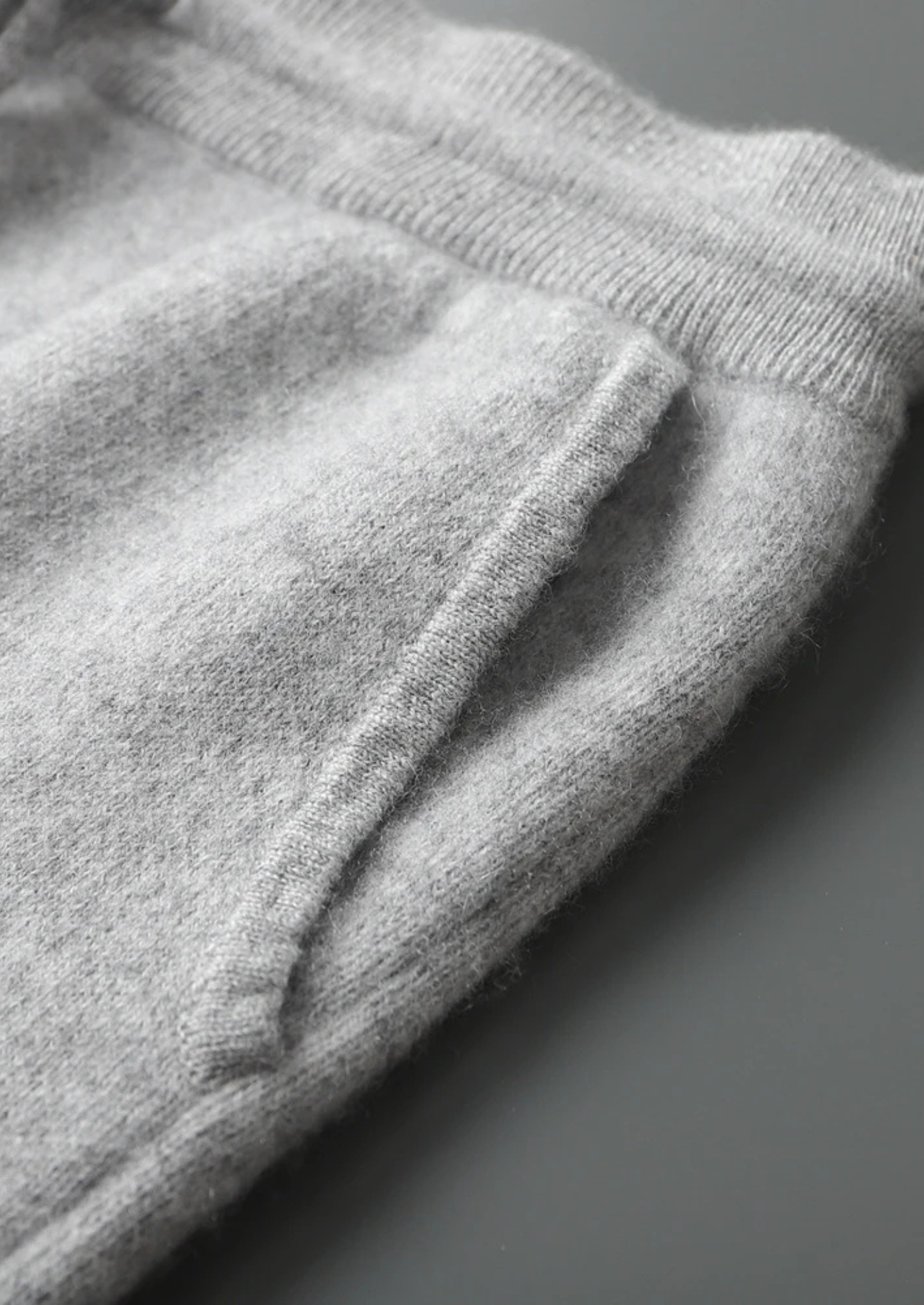 Premium Cashmere Light Gray Alain Leisure Set | Vallentty