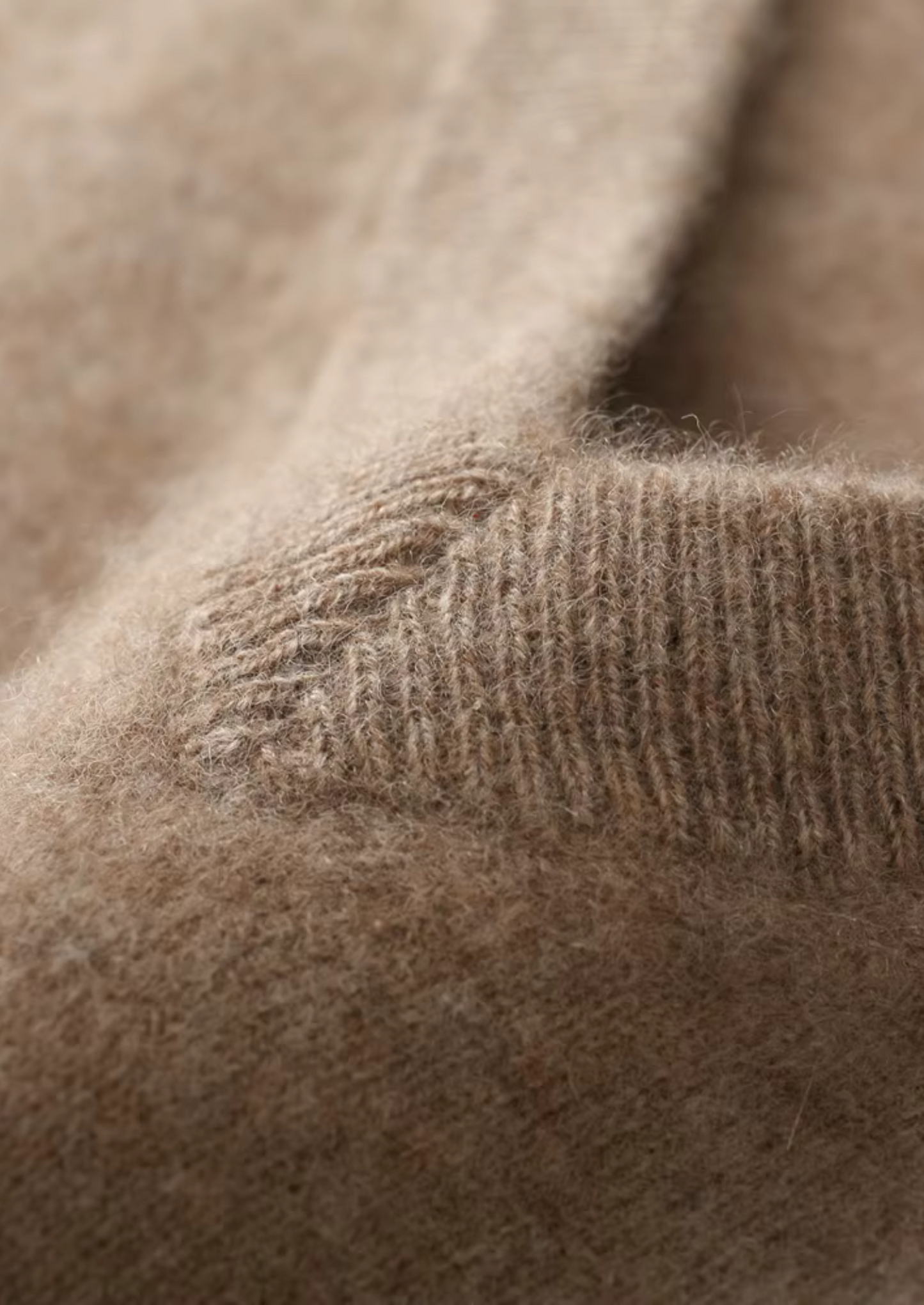 Pure Extra-Fine Merino Wool V-Neck Vest | Vallentty