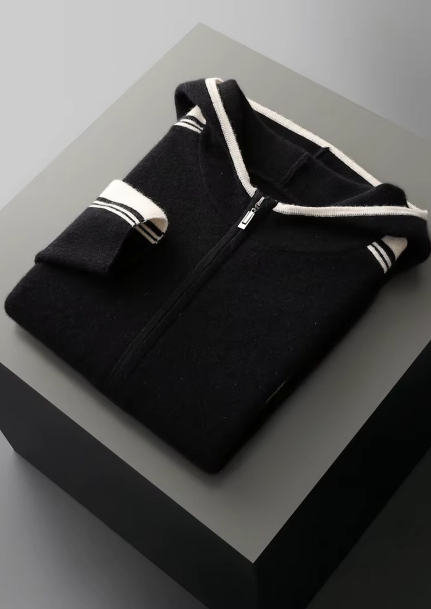 Pure Extra-Fine Merino Wool Black Damien Set | Vallentty