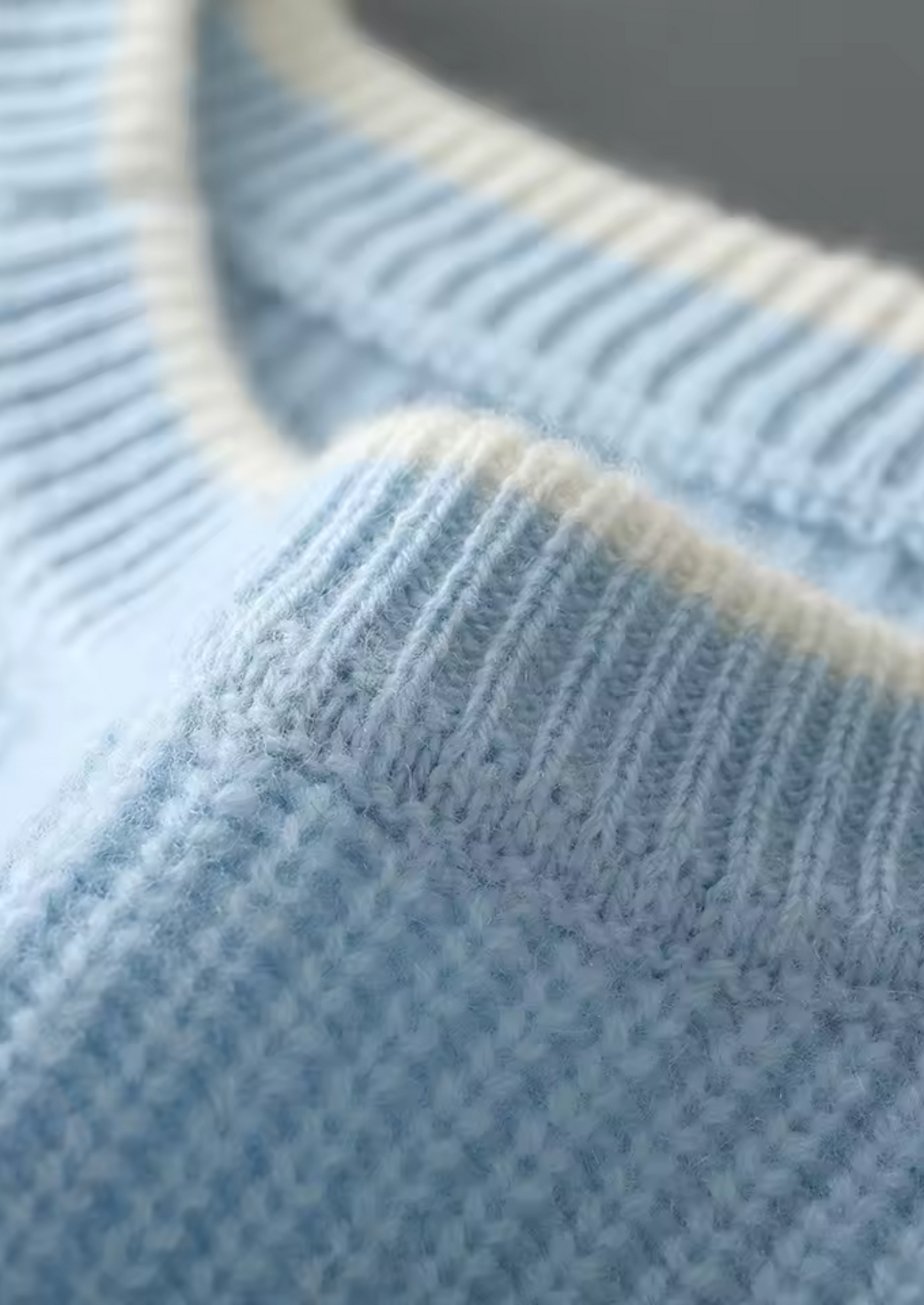 Pure Extra-Fine Merino Wool Two Tone Crewneck | Vallentty