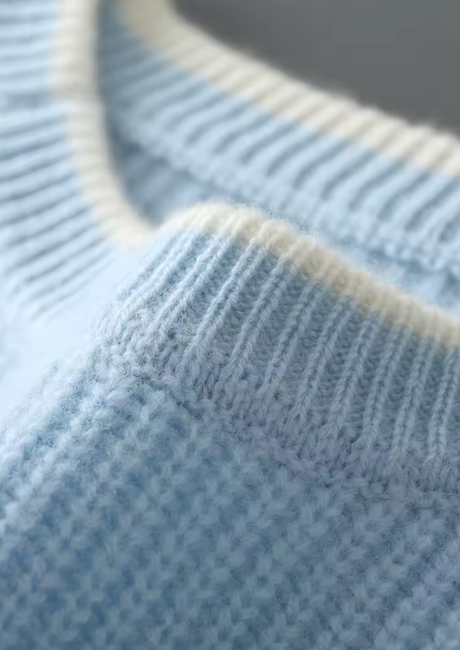 Pure Extra-Fine Merino Wool Two Tone Crewneck | Vallentty