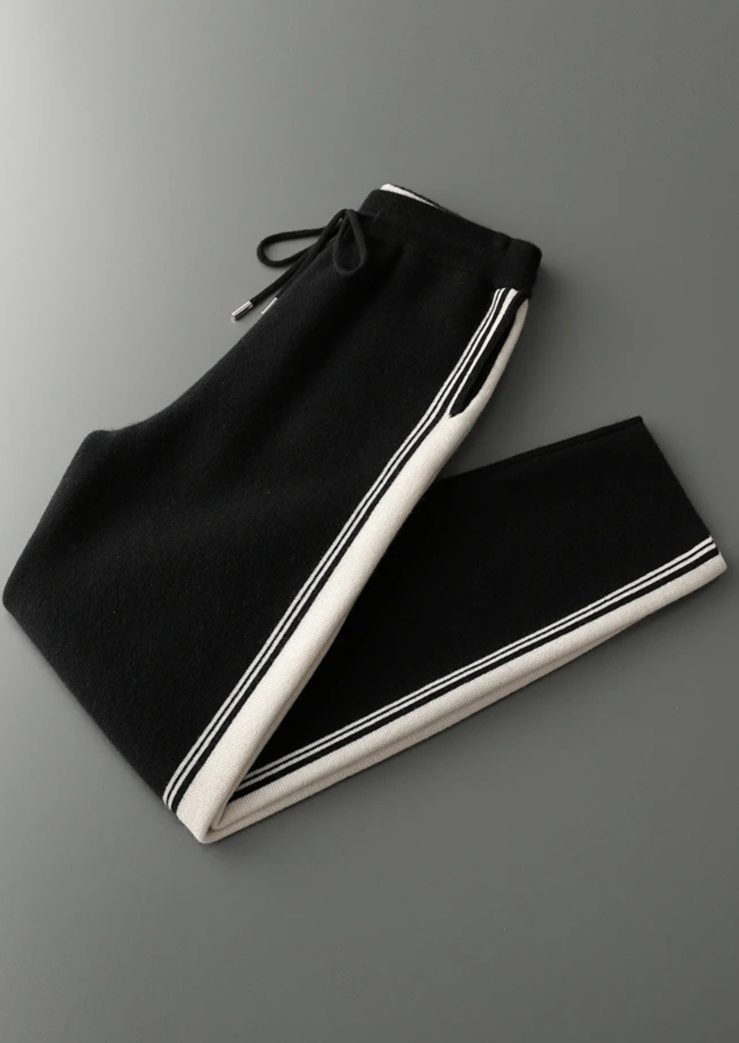 Pure Extra-Fine Merino Wool Black Damien Set | Vallentty