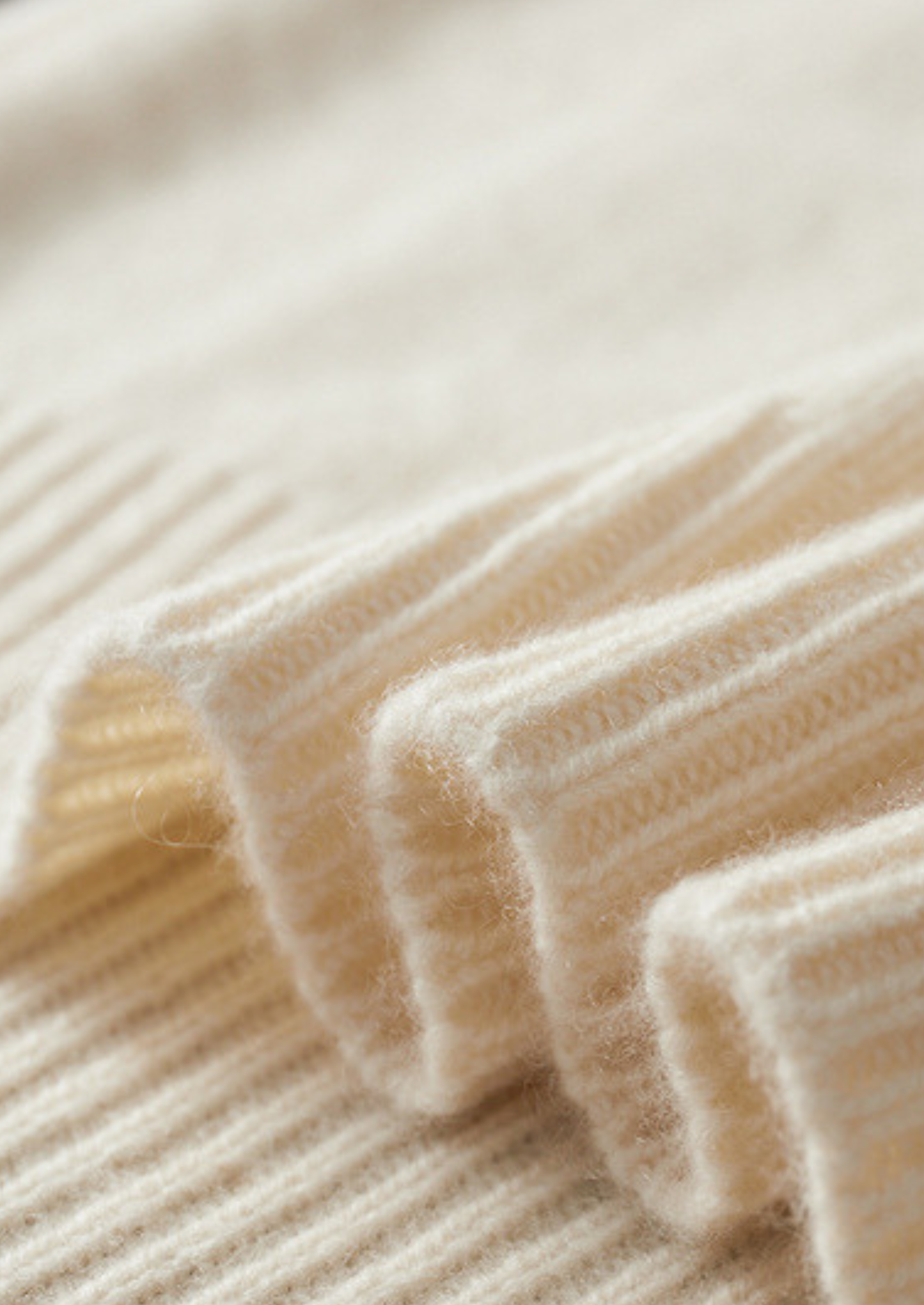 Pure Cashmere Ivory Essential Rollneck | Vallentty