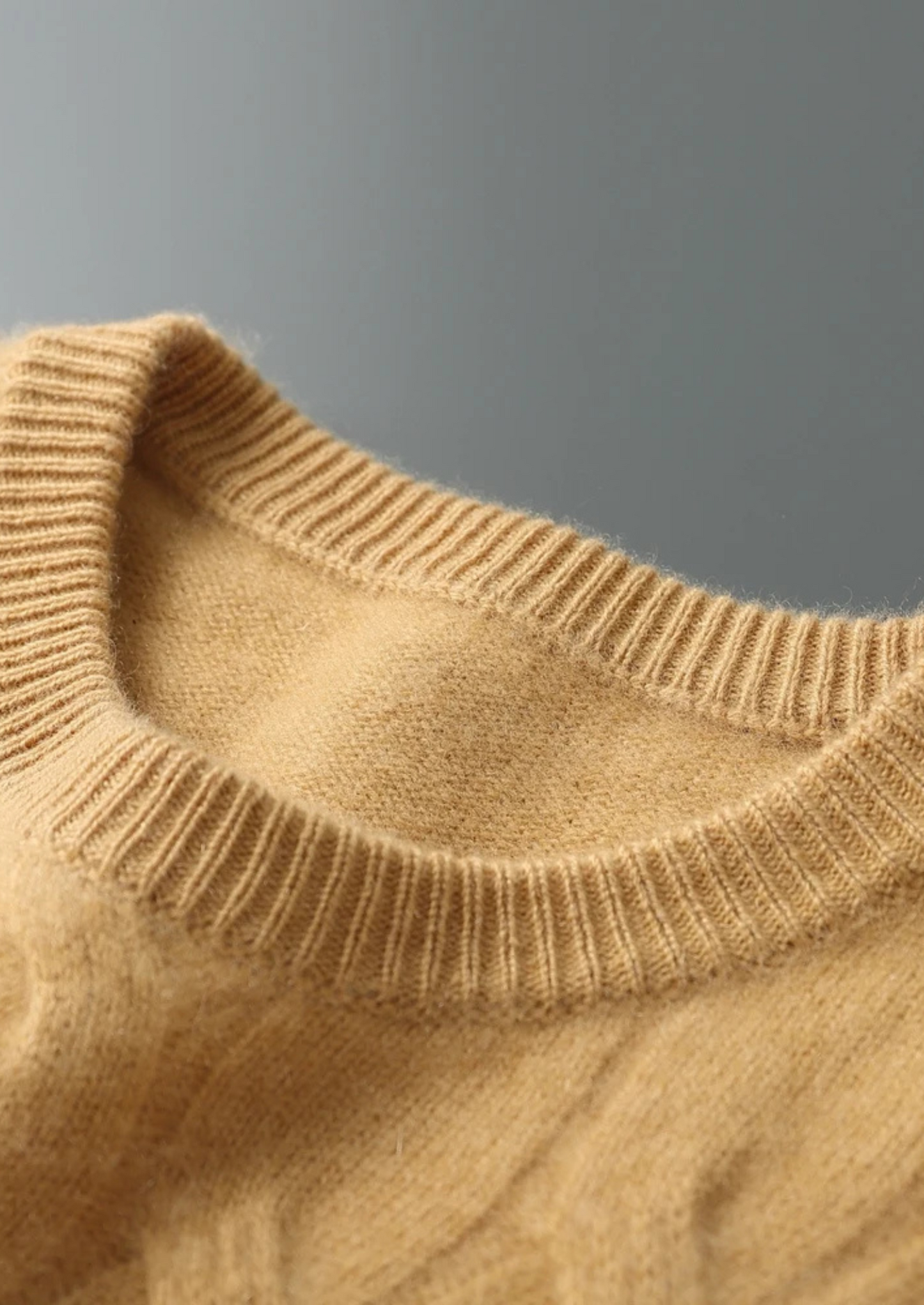 Premium Cashmere Cable Crewneck | Vallentty