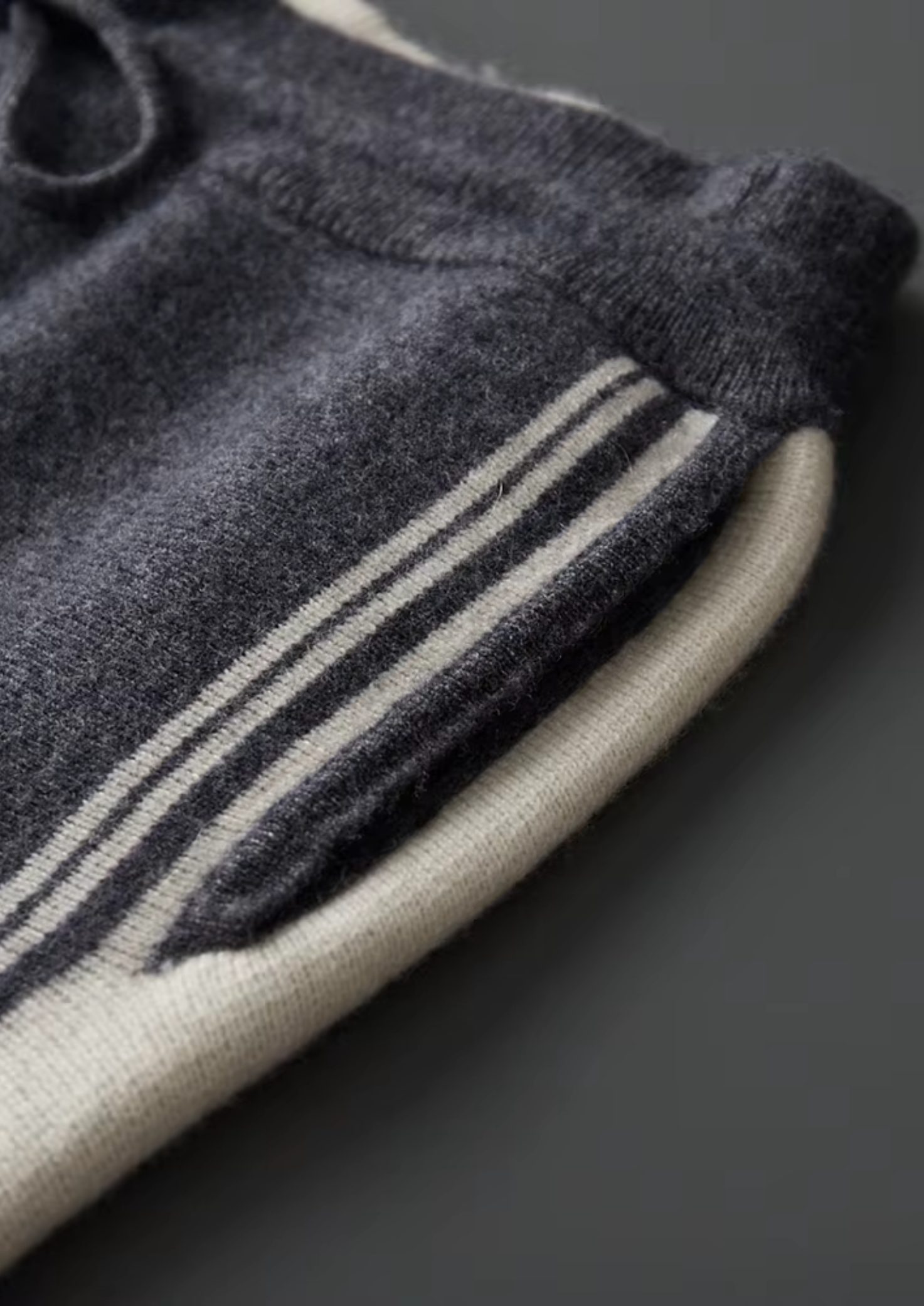 Pure Extra-Fine Merino Wool Dark Gray Damien Set | Vallentty
