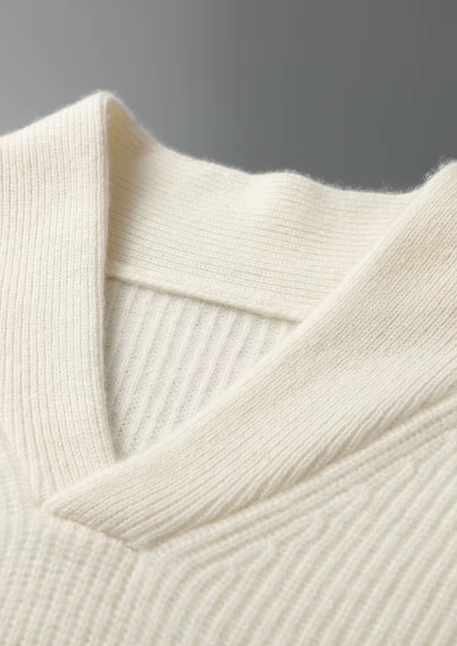 Premium Cashmere Ribbed V-Neck Sweater | Vallentty