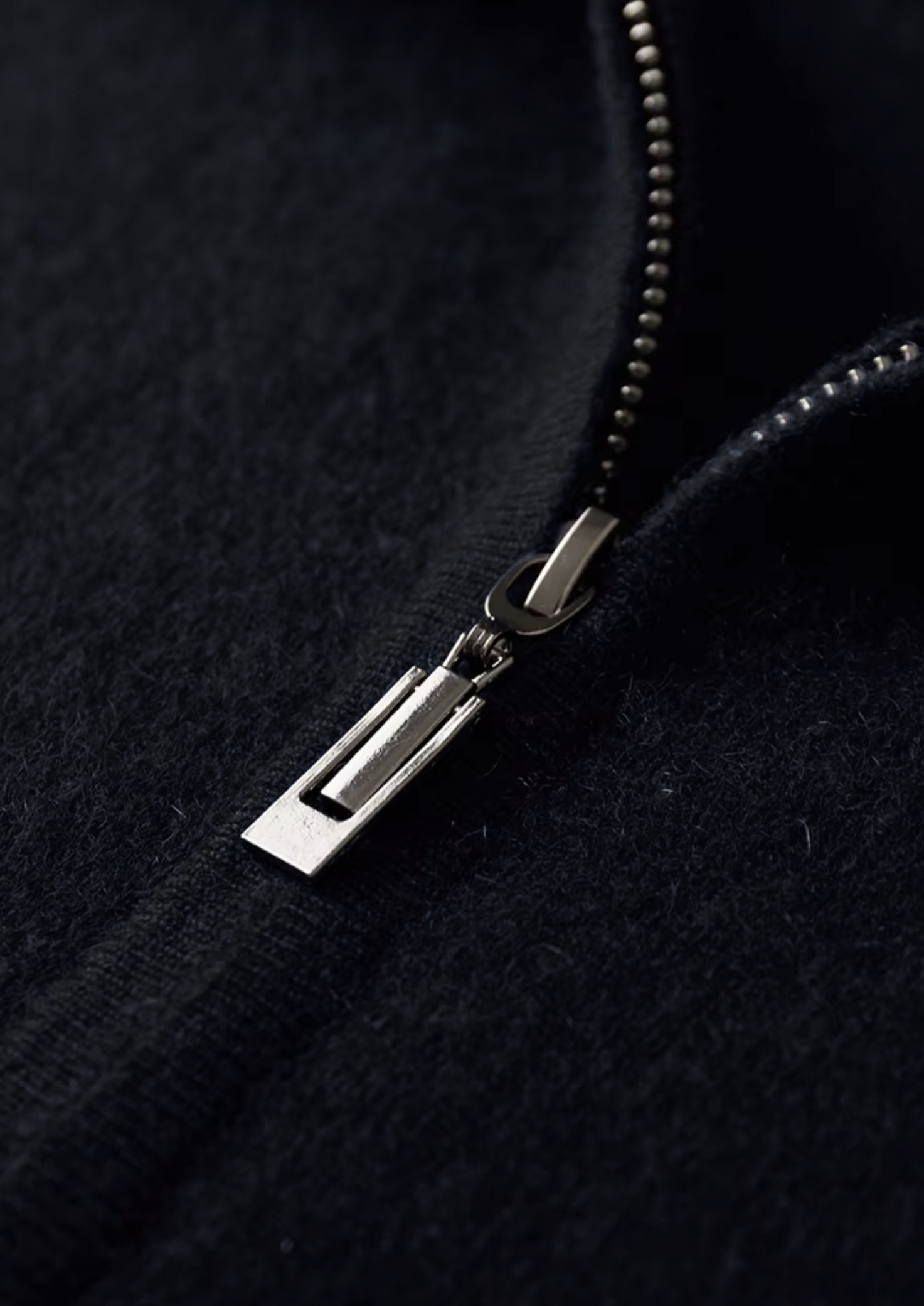 Pure Extra-Fine Merino Wool Black Damien Set | Vallentty