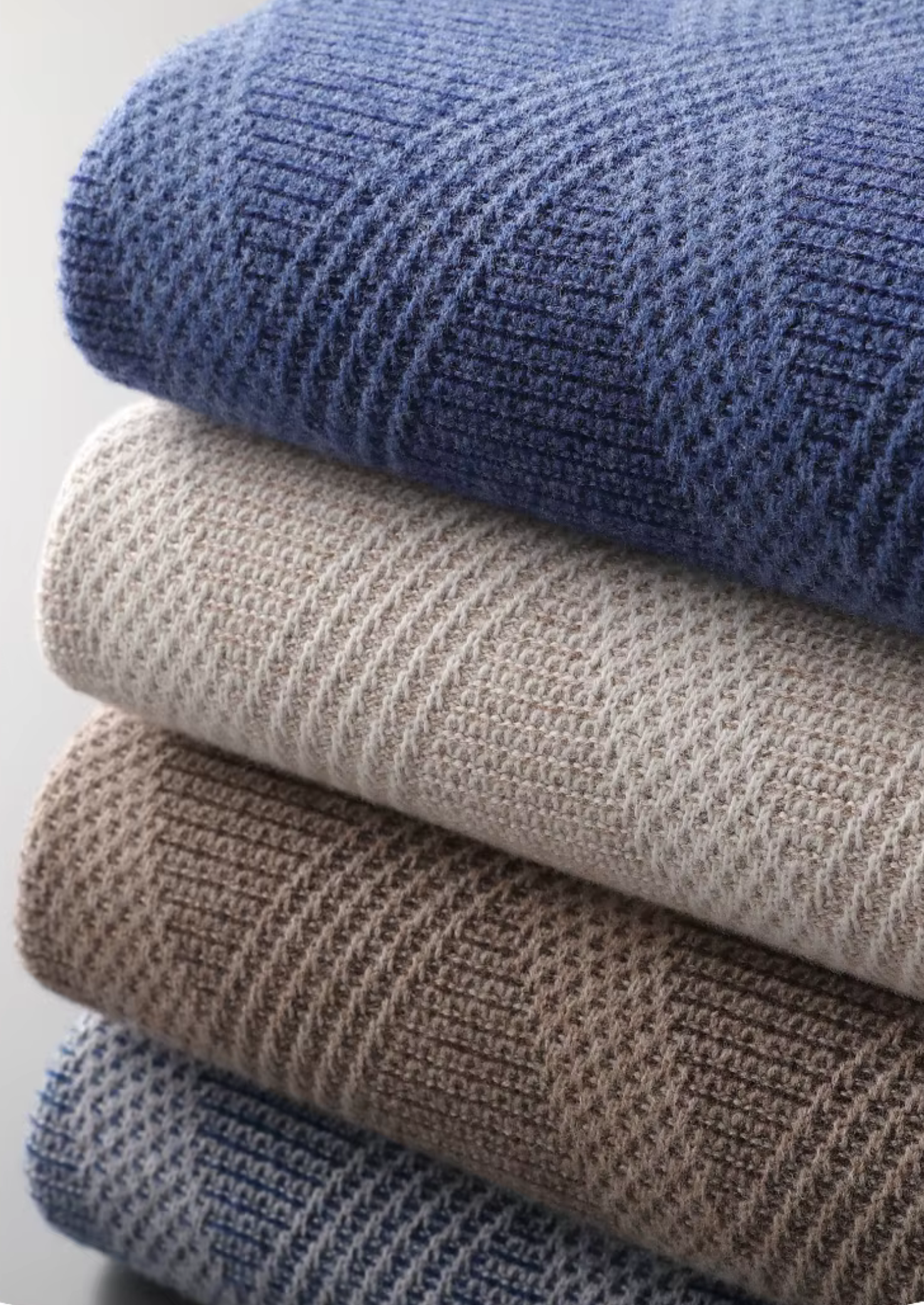 Pure Extra-Fine Merino Wool Two Tone Patterned Mockneck | Vallentty