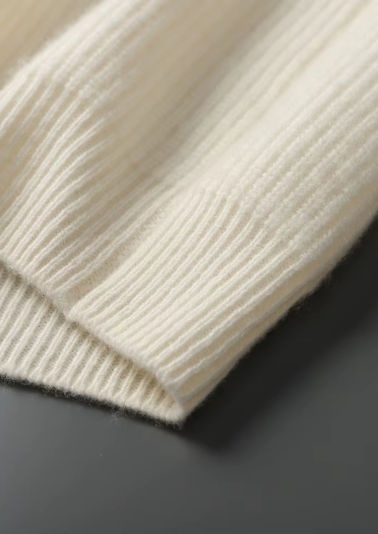 Premium Cashmere Ribbed V-Neck Sweater | Vallentty