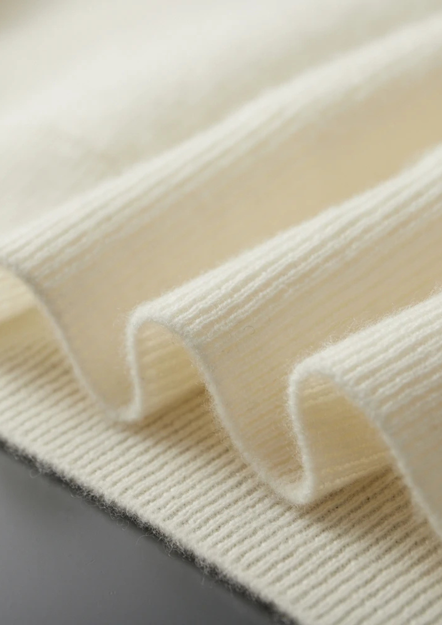Premium Cashmere Ribbed Half-Zip Sweater | Vallentty