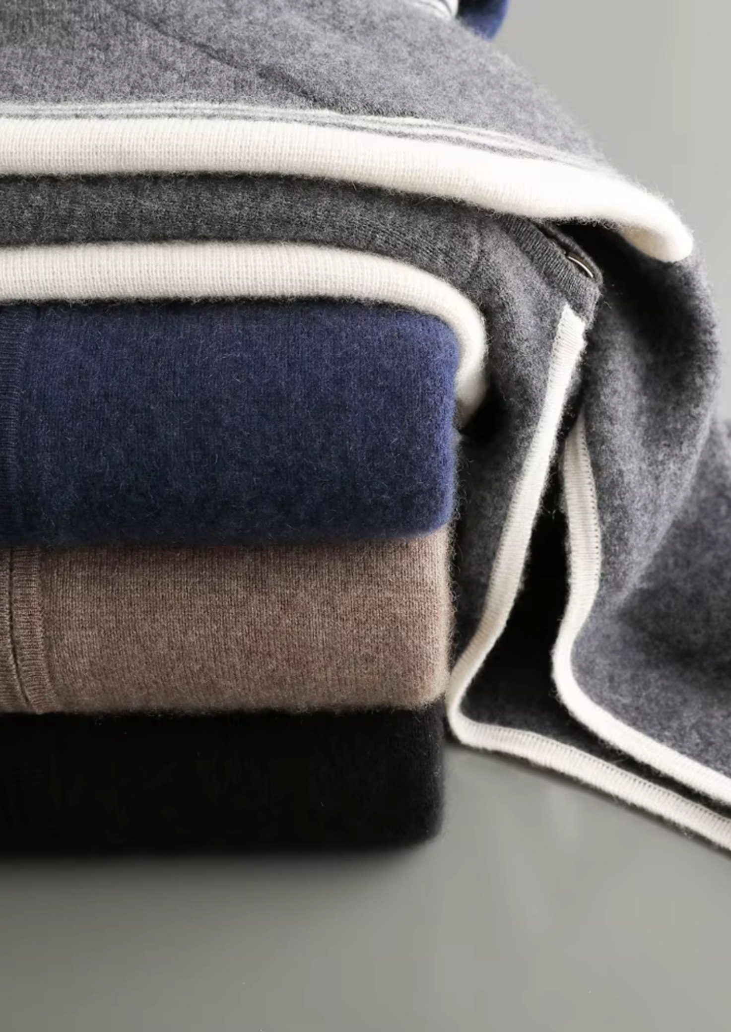 Pure Extra-Fine Merino Wool Dark Gray Damien Set | Vallentty