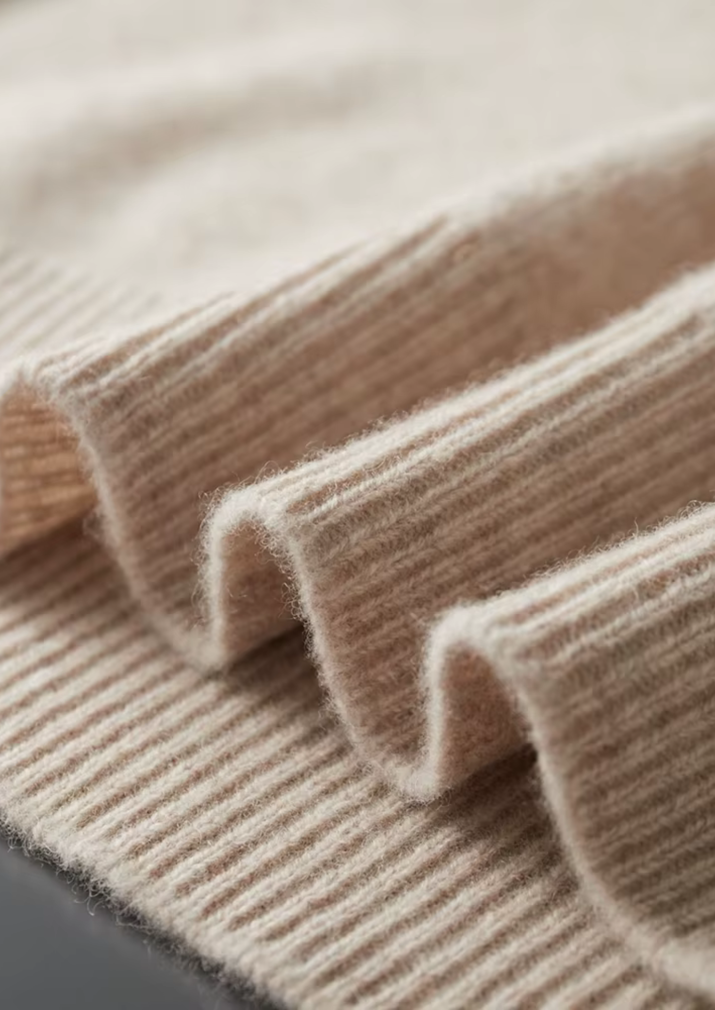 Pure Extra-Fine Merino Wool Button Hoodie | Vallentty