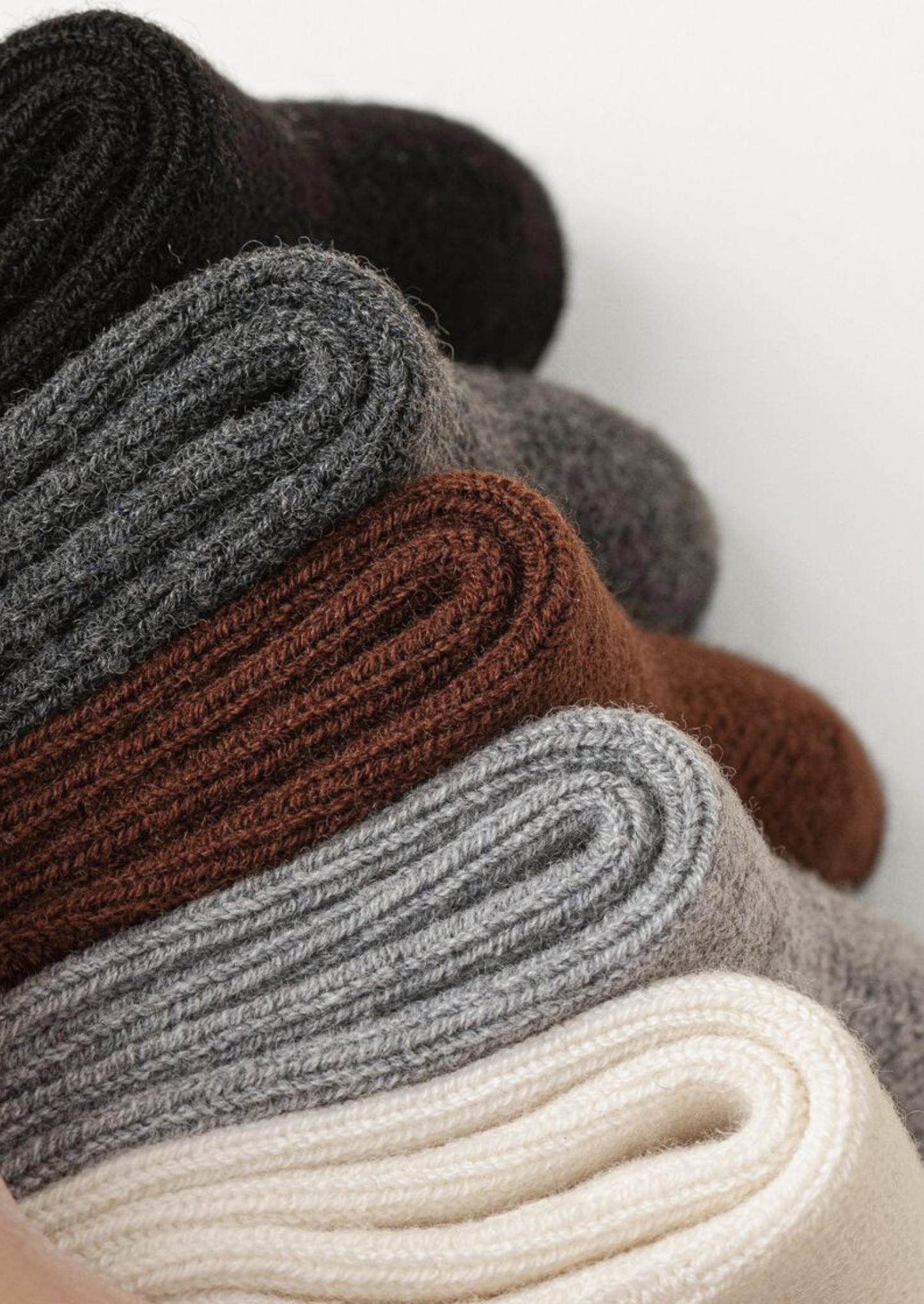Light Gray Ultra-Soft Ribbed Merino Wool Socks | Vallentty