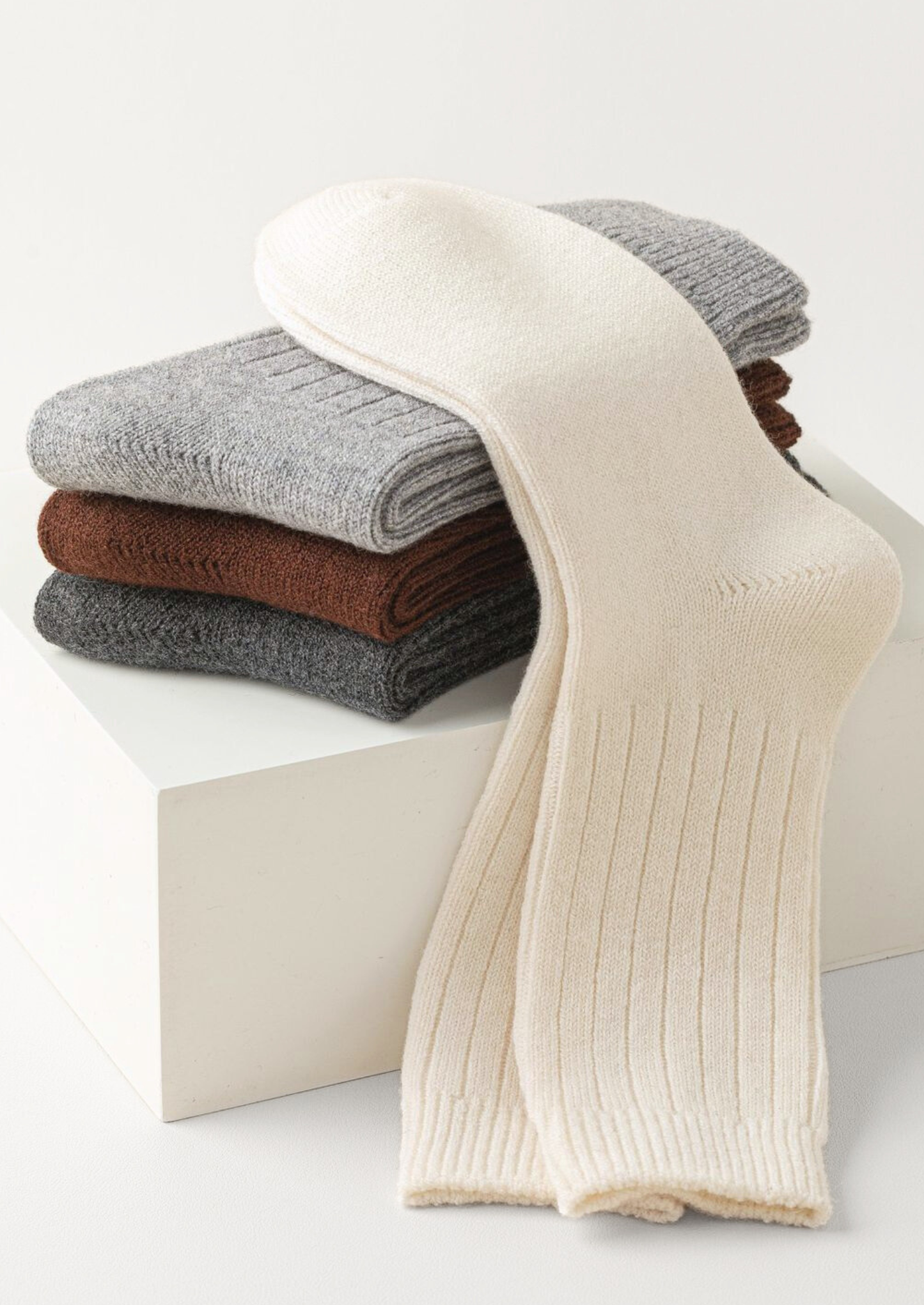 Light Gray Ultra-Soft Ribbed Merino Wool Socks | Vallentty