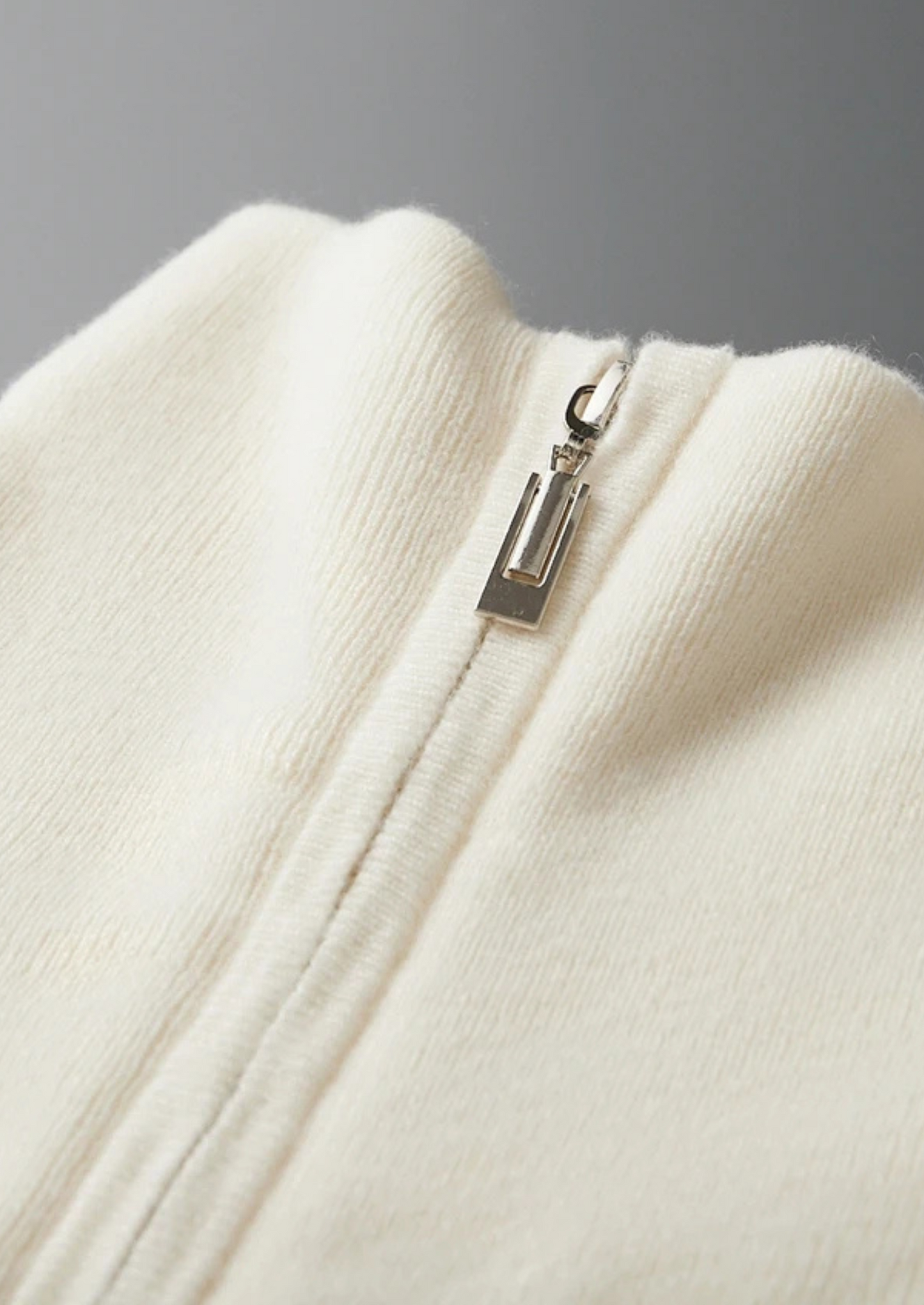 Premium Cashmere Ribbed Half-Zip Sweater | Vallentty