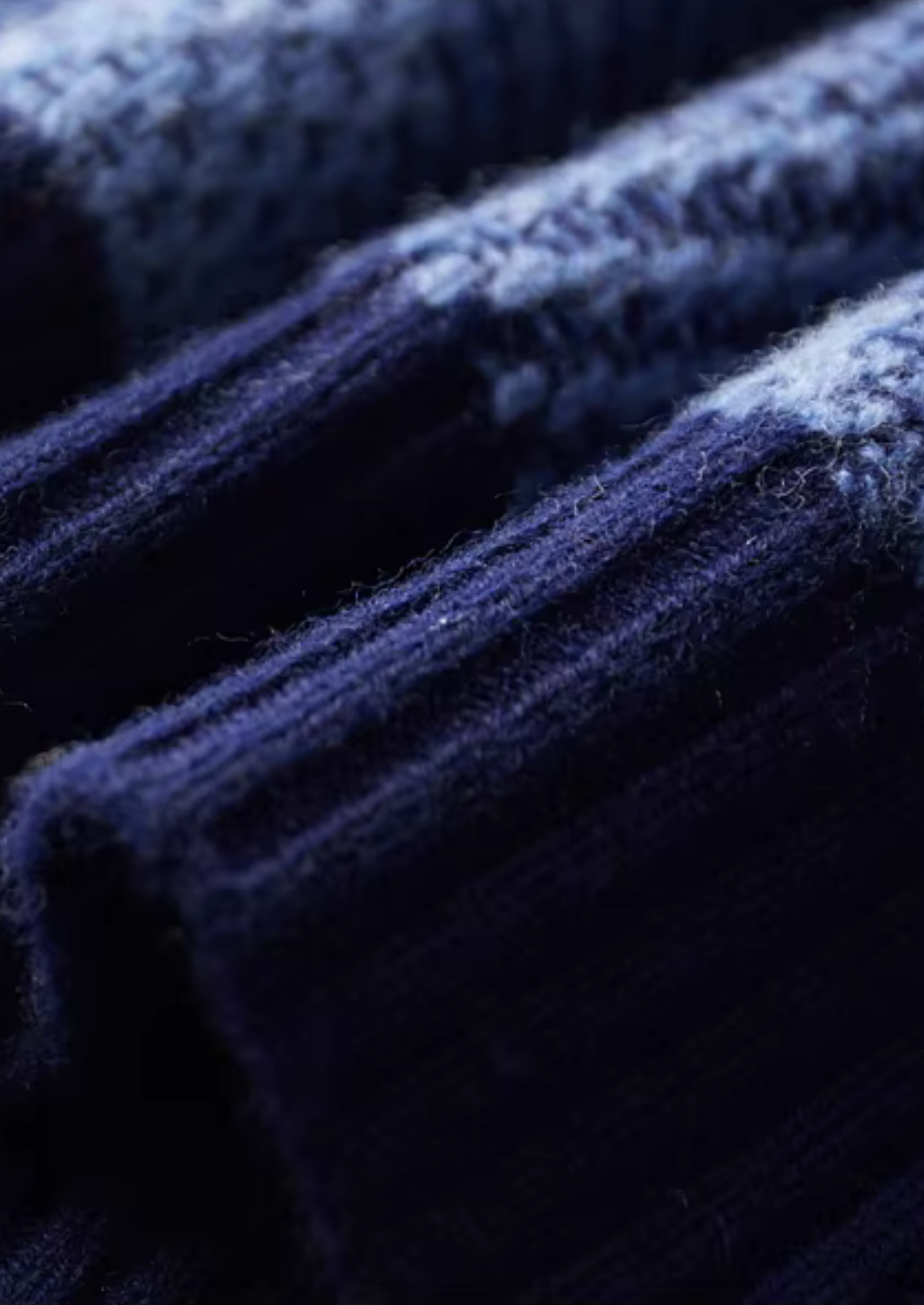 Pure Extra-Fine Merino Wool Two Tone Patterned Mockneck | Vallentty