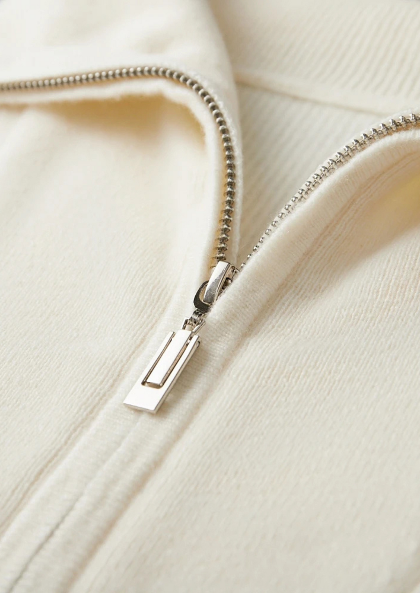 Premium Cashmere Ribbed Half-Zip Sweater | Vallentty