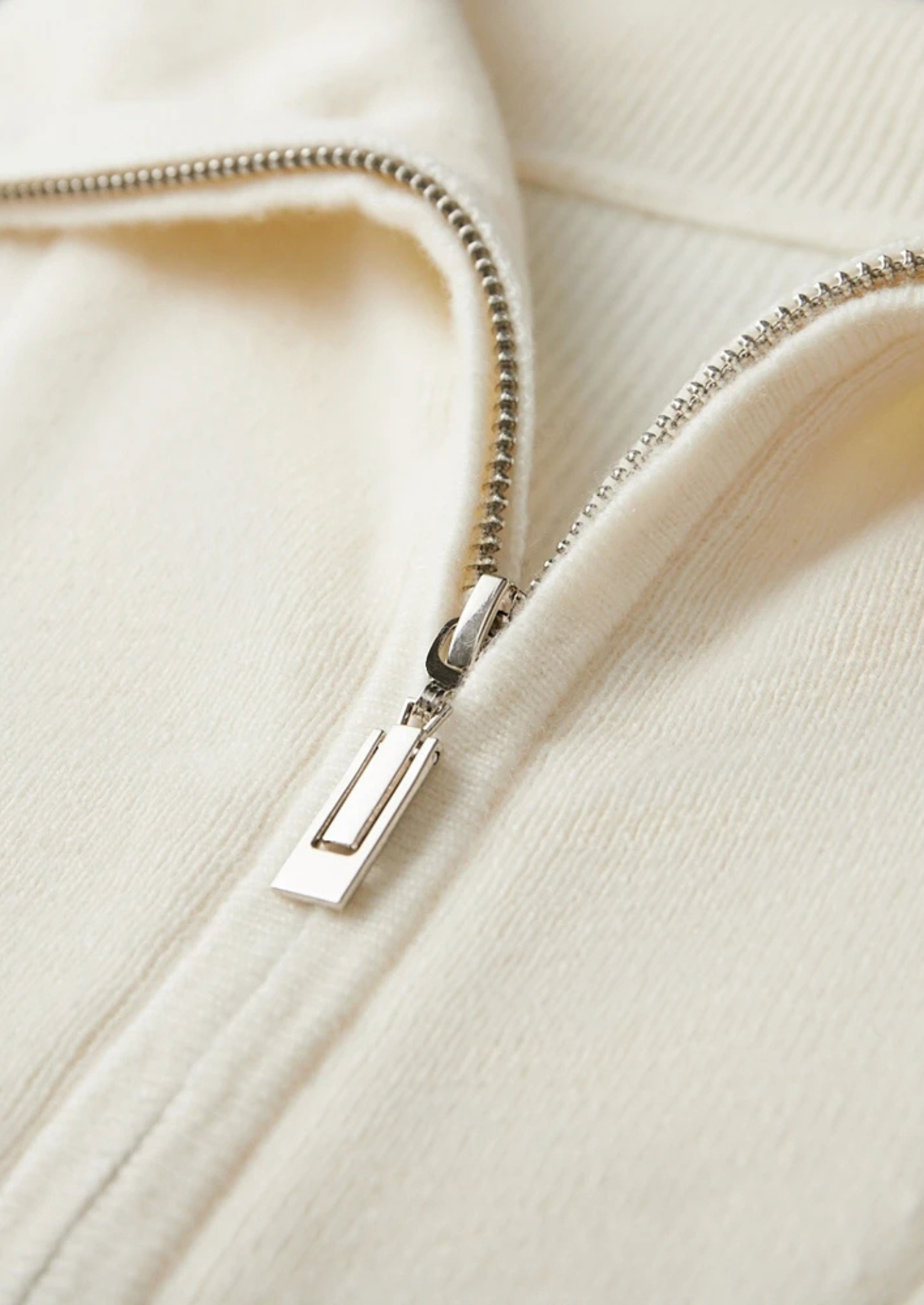 Premium Cashmere Ribbed Half-Zip Sweater | Vallentty