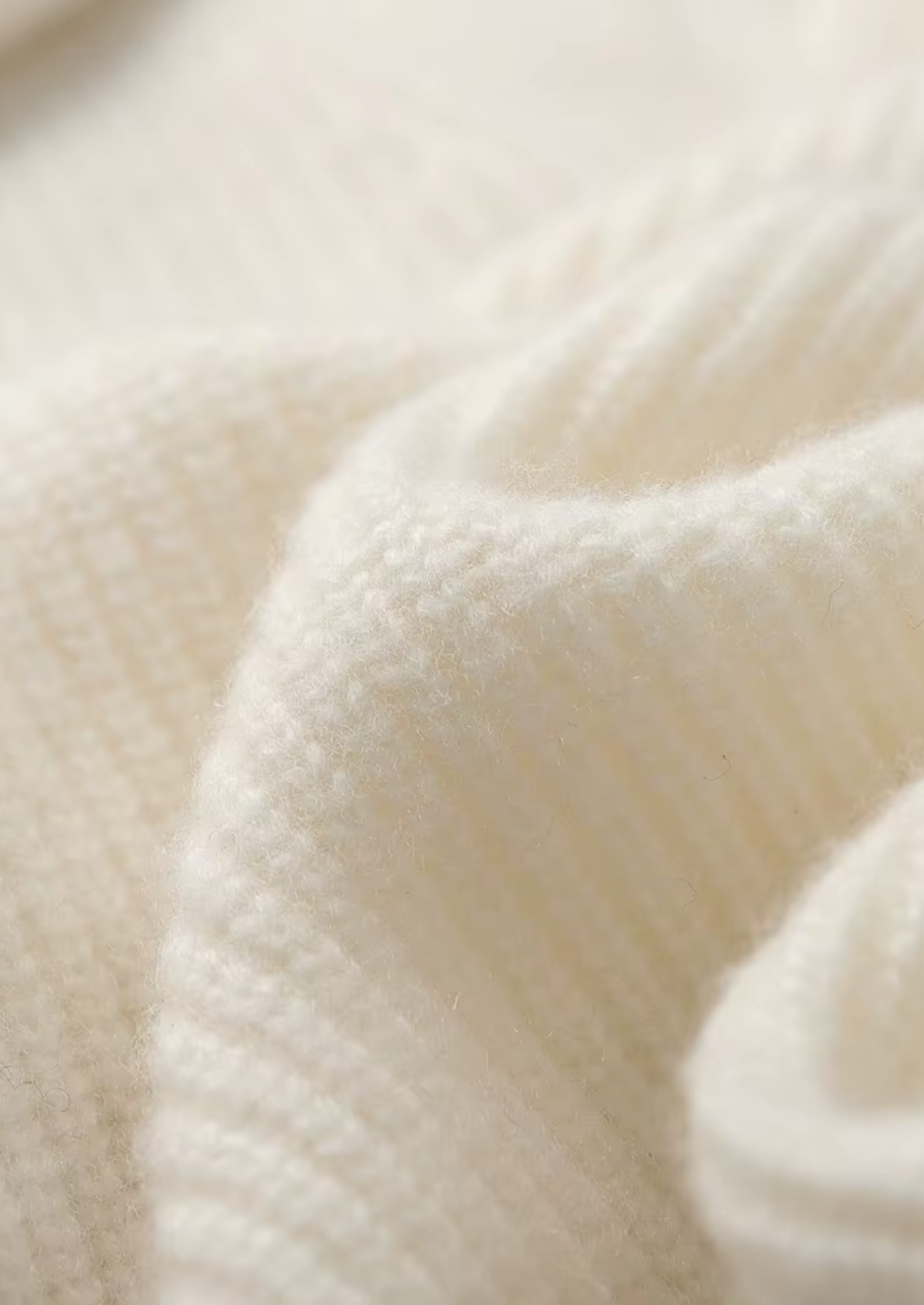 Premium Cashmere Ribbed V-Neck Sweater | Vallentty