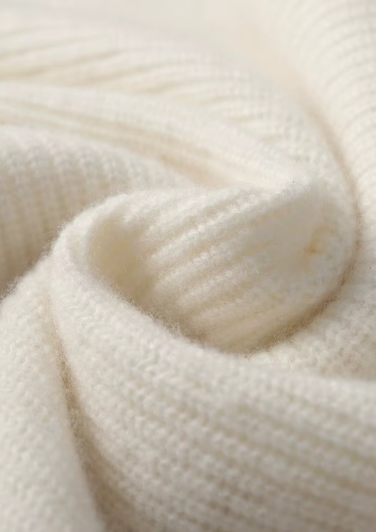 Premium Cashmere Ribbed V-Neck Sweater | Vallentty