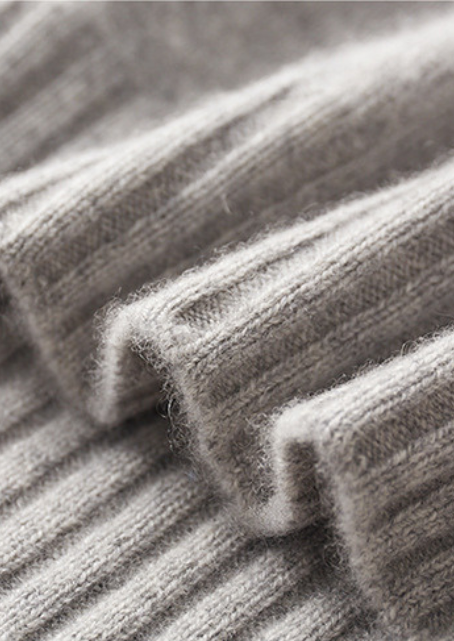 Pure Cashmere Mockneck Sweater | Vallentty