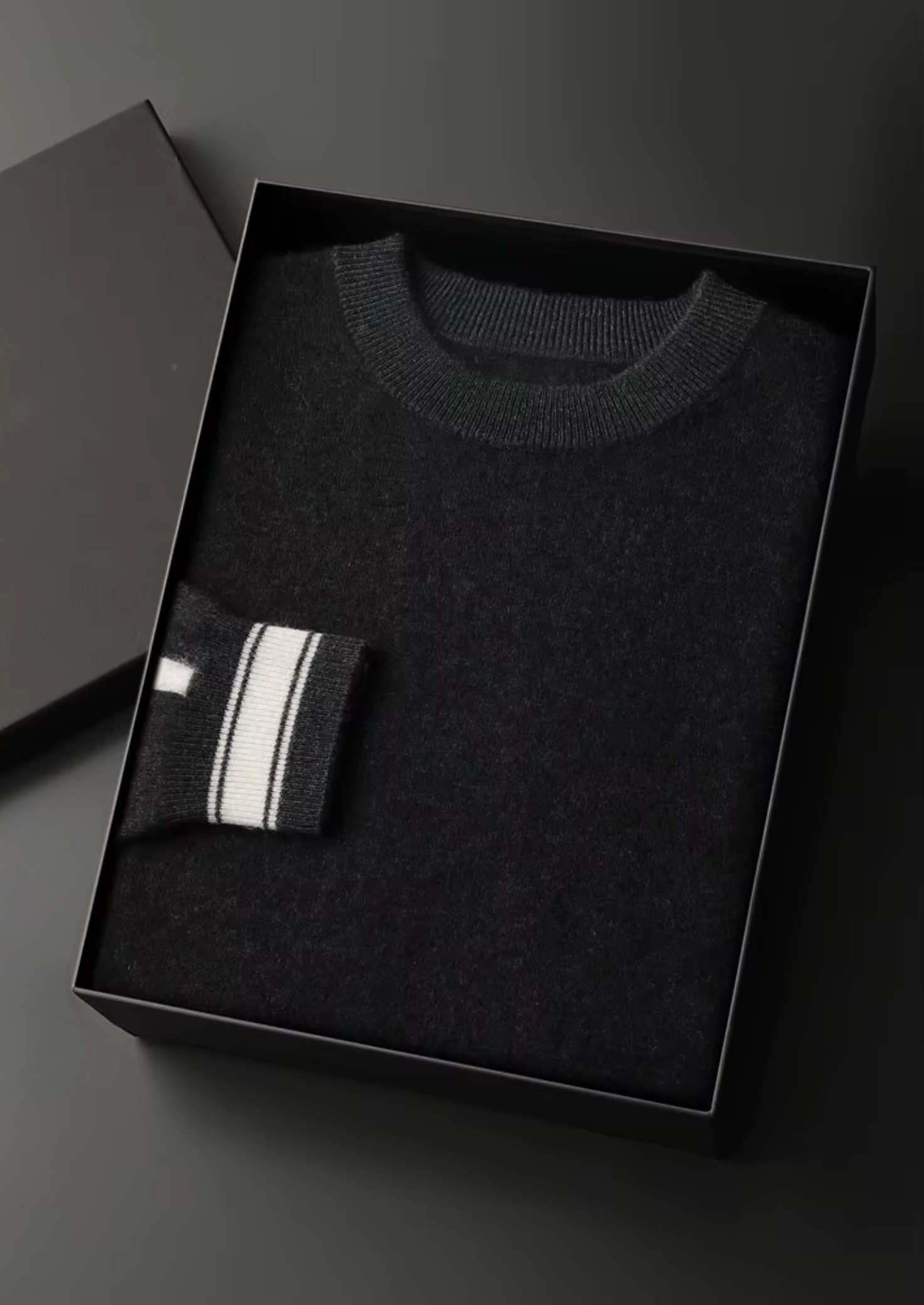 Premium Cashmere Black Vienna Leisure Set | Vallentty