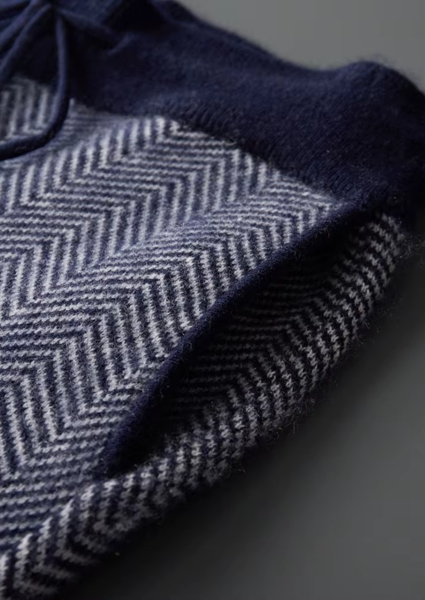 Pure Extra-Fine Merino Wool Navy Blue Herringbone Set | Vallentty