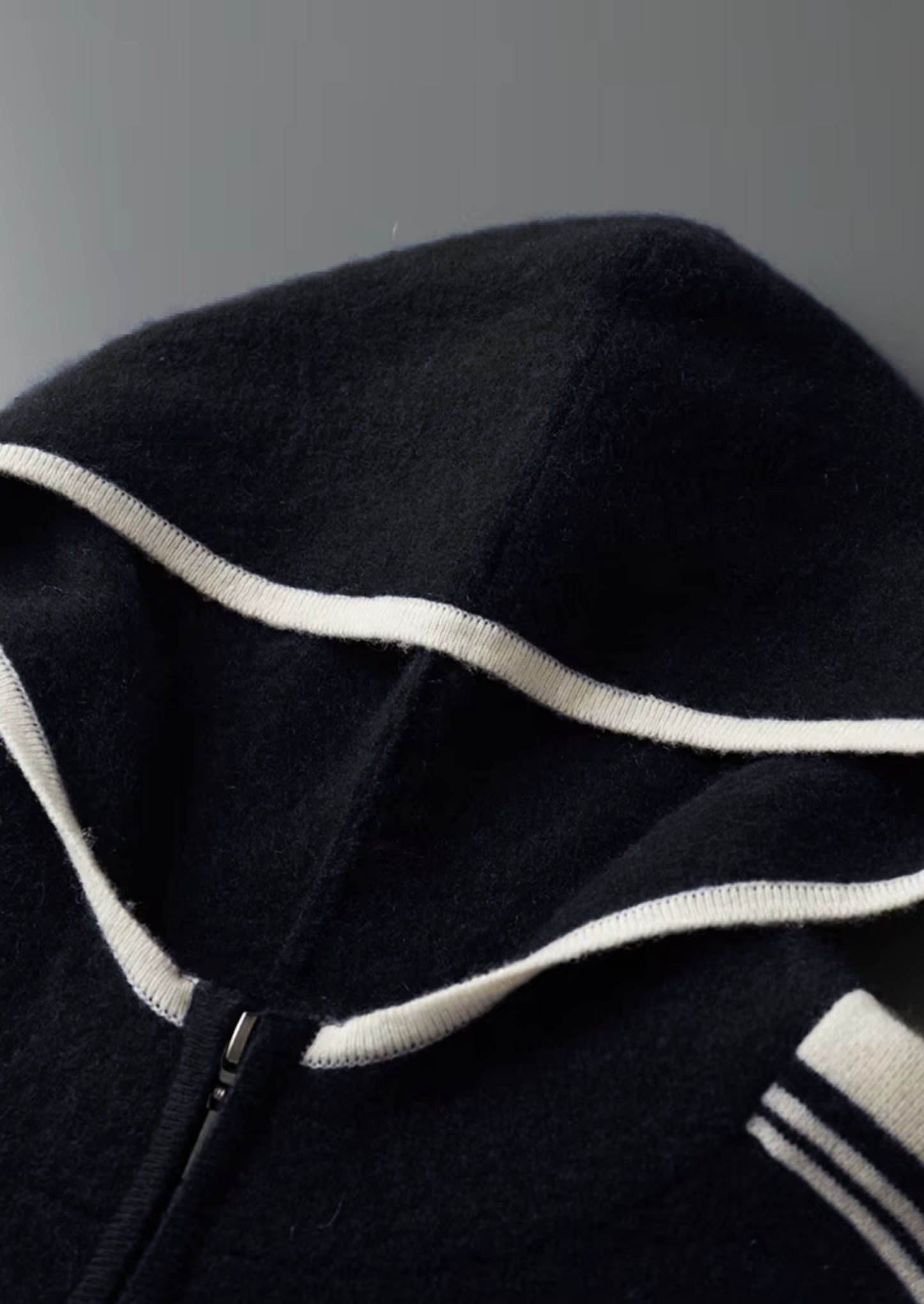 Pure Extra-Fine Merino Wool Black Damien Set | Vallentty
