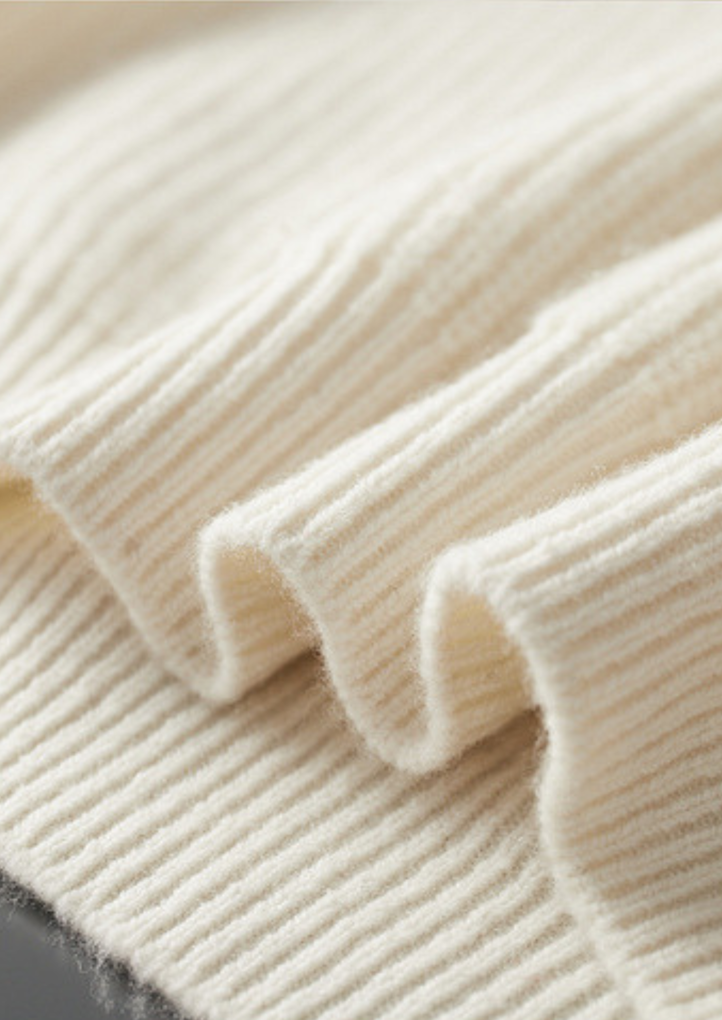 Pure Extra-Fine Merino Wool Ribbed Raglan Crewneck | Vallentty