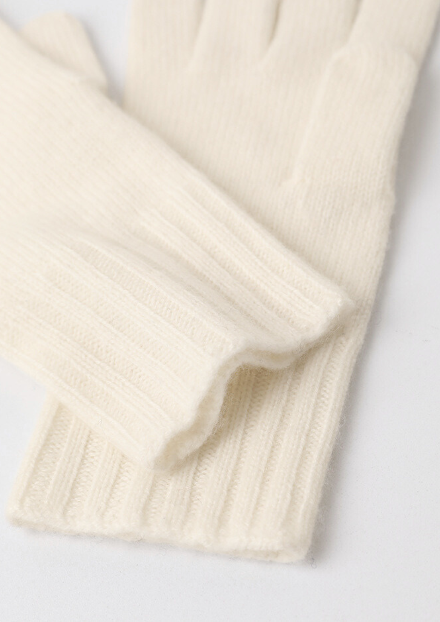 Pure Extra-Fine Merino Wool Wintertime Essentials - Ivory | Vallentty