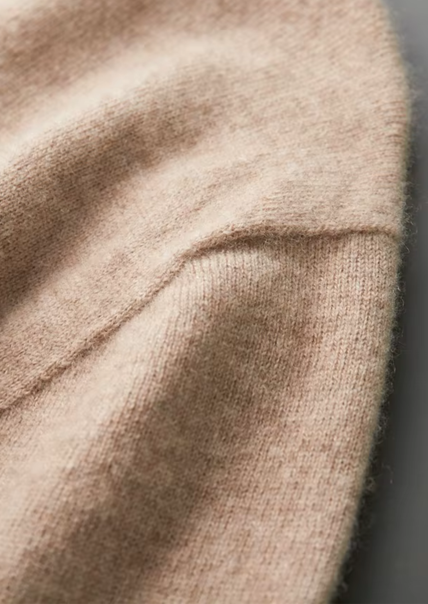 Premium Cashmere Classic Crewneck T-Shirt - Light Beige | Vallentty