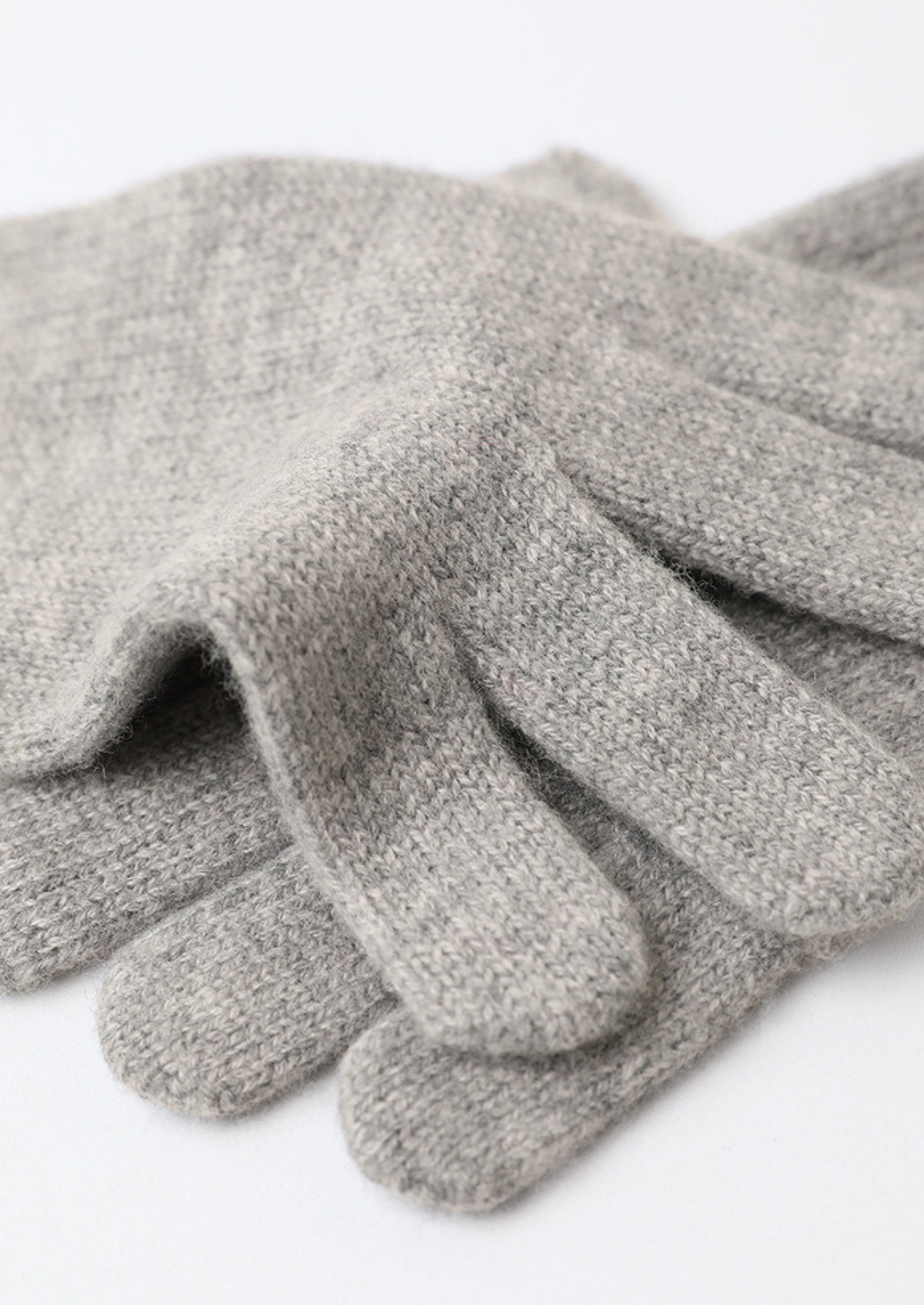Pure Extra-Fine Merino Wool Wintertime Essentials - Light Gray | Vallentty