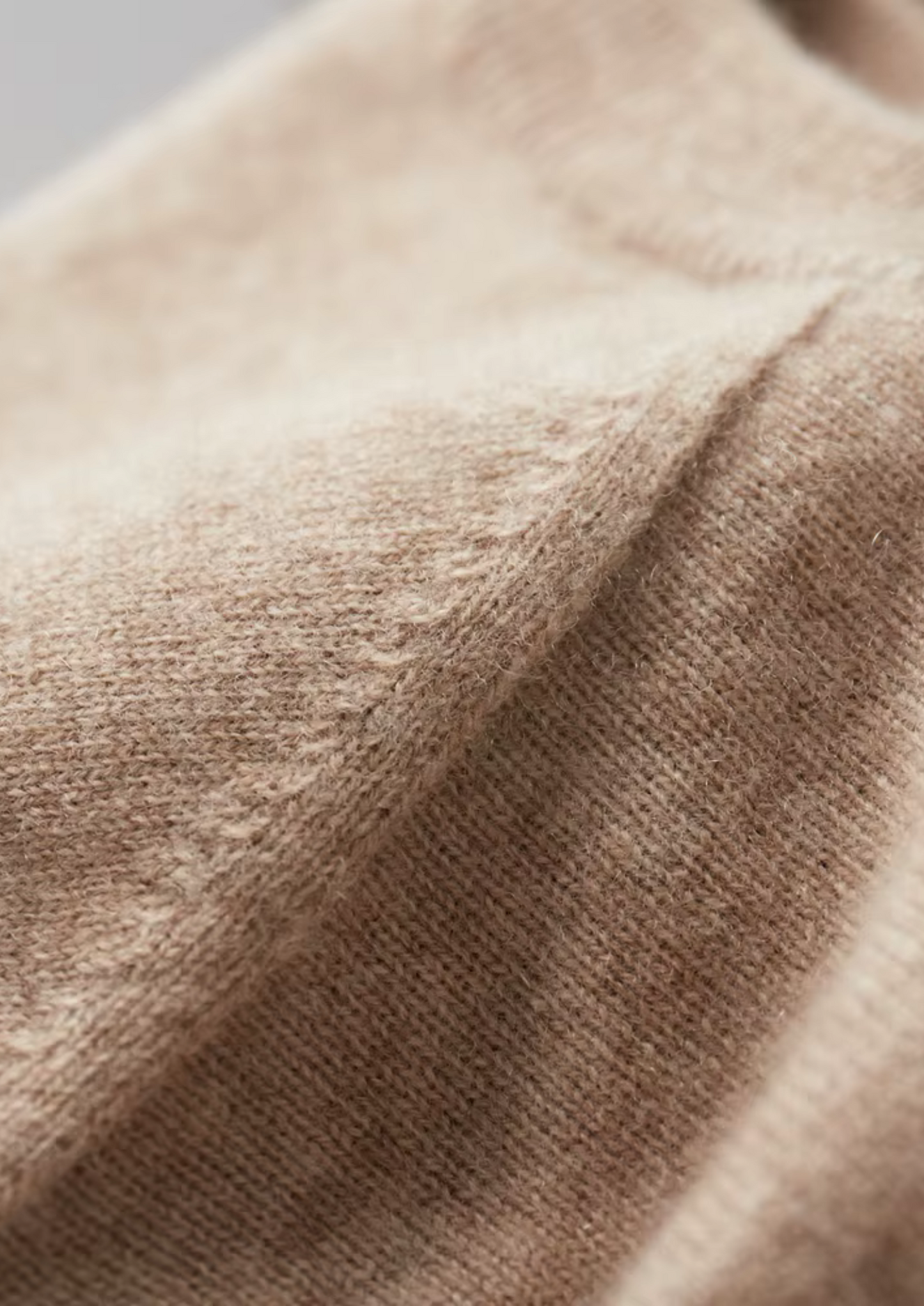 Premium Cashmere Classic Crewneck T-Shirt - Light Beige | Vallentty