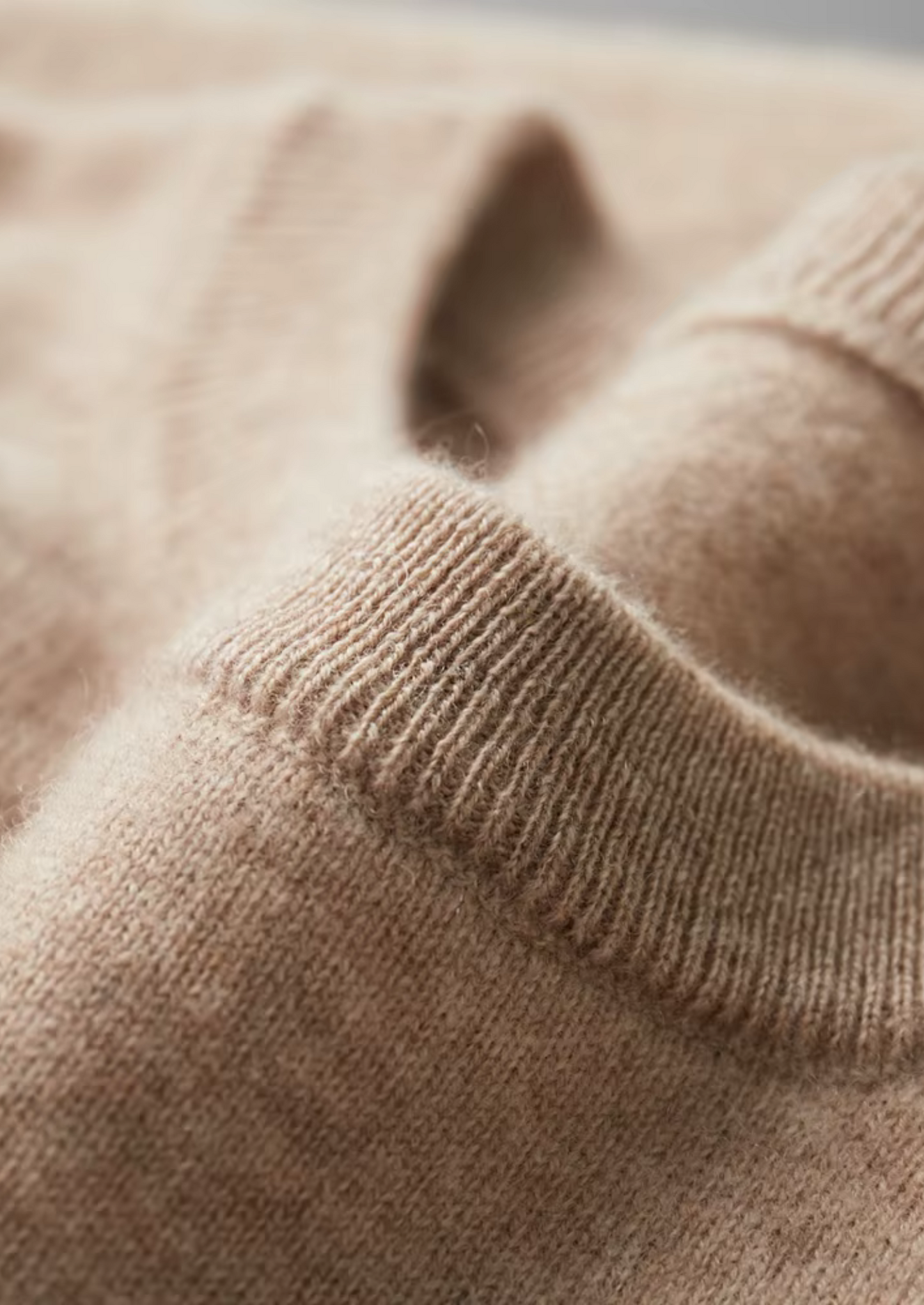 Premium Cashmere Classic Crewneck T-Shirt - Light Beige | Vallentty
