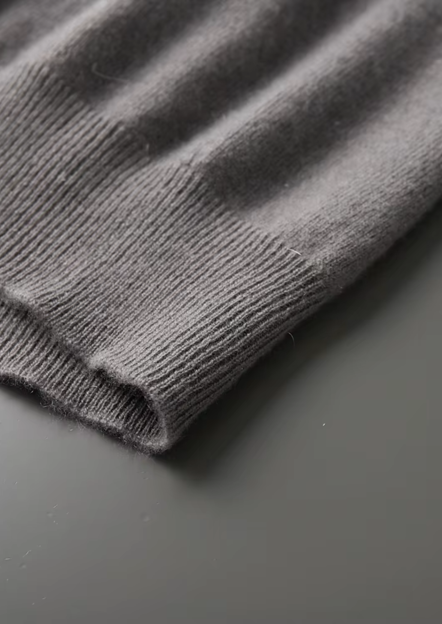 Premium Cashmere Mock Neck T-Shirt | Vallentty