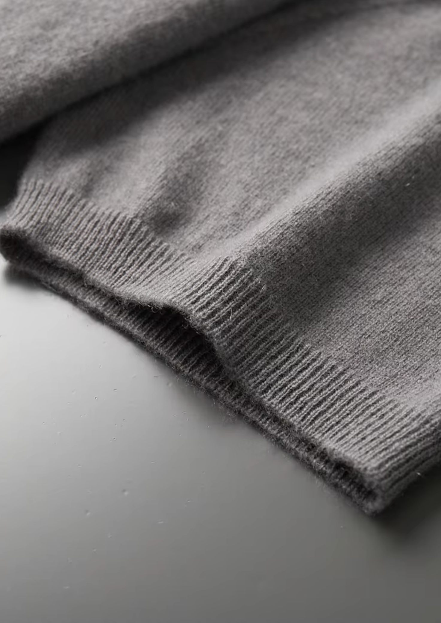 Premium Cashmere Classic Crewneck T-Shirt - Ashen Truffle | Vallentty